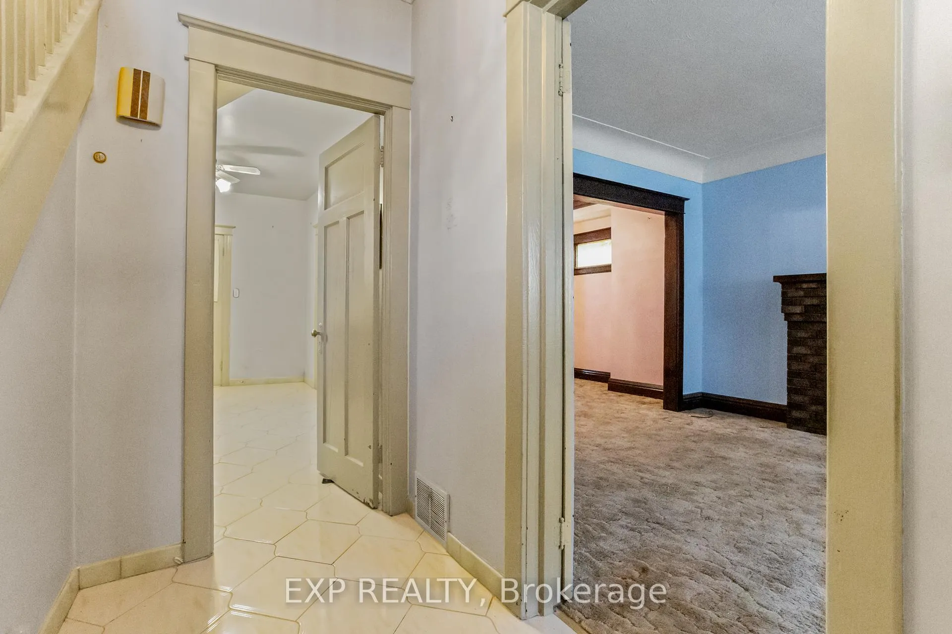 Photo 4 of 203 Balmoral Avenue S, Hamilton, Delta — HOMEH