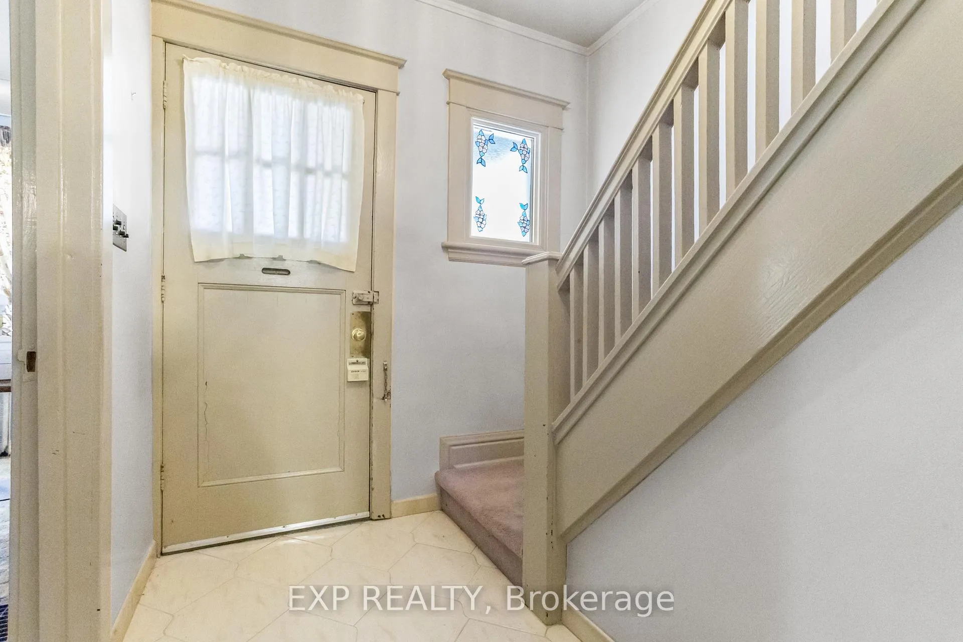 Photo 5 of 203 Balmoral Avenue S, Hamilton, Delta — HOMEH