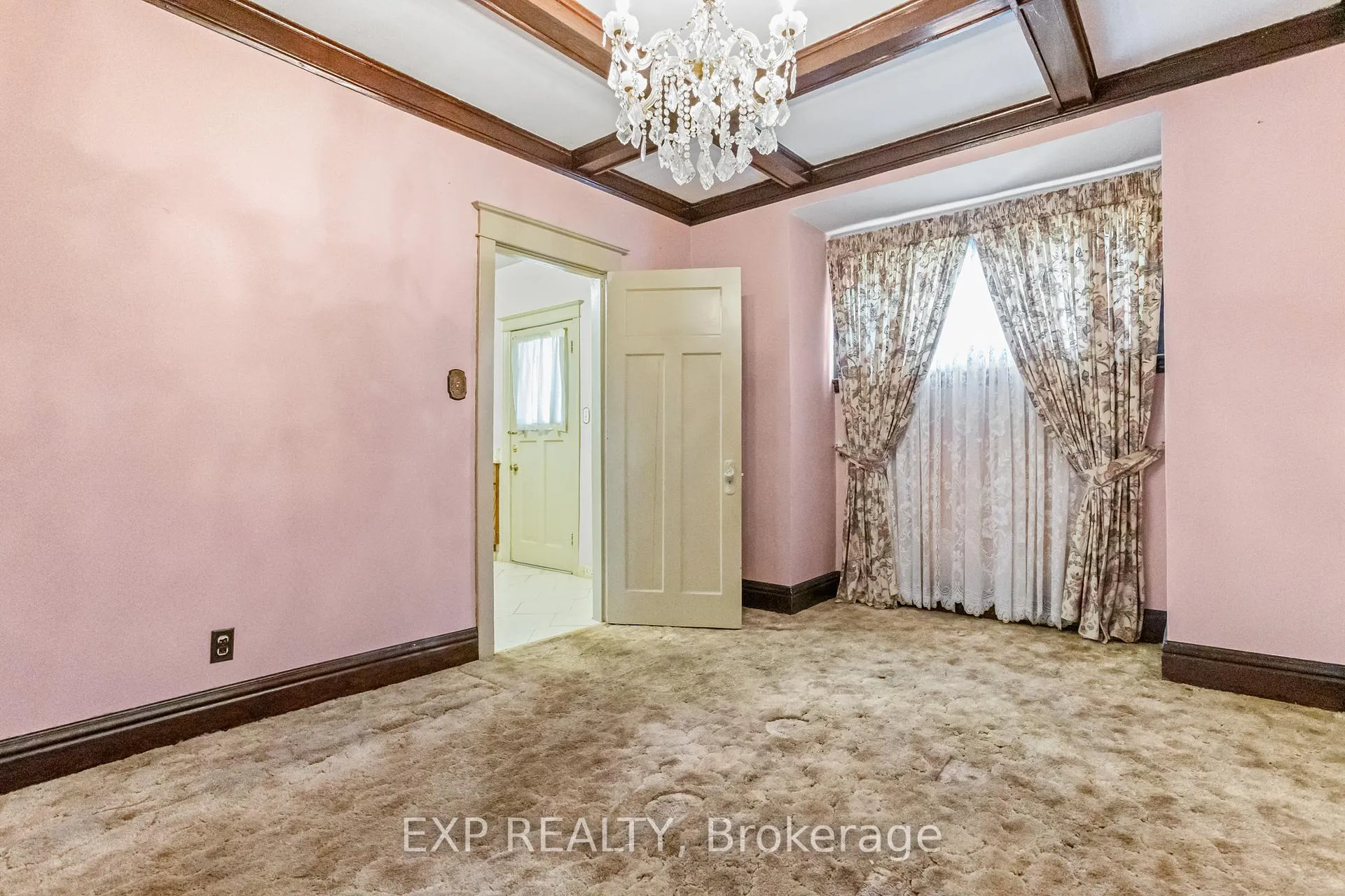 Photo 11 of 203 Balmoral Avenue S, Hamilton, Delta — HOMEH