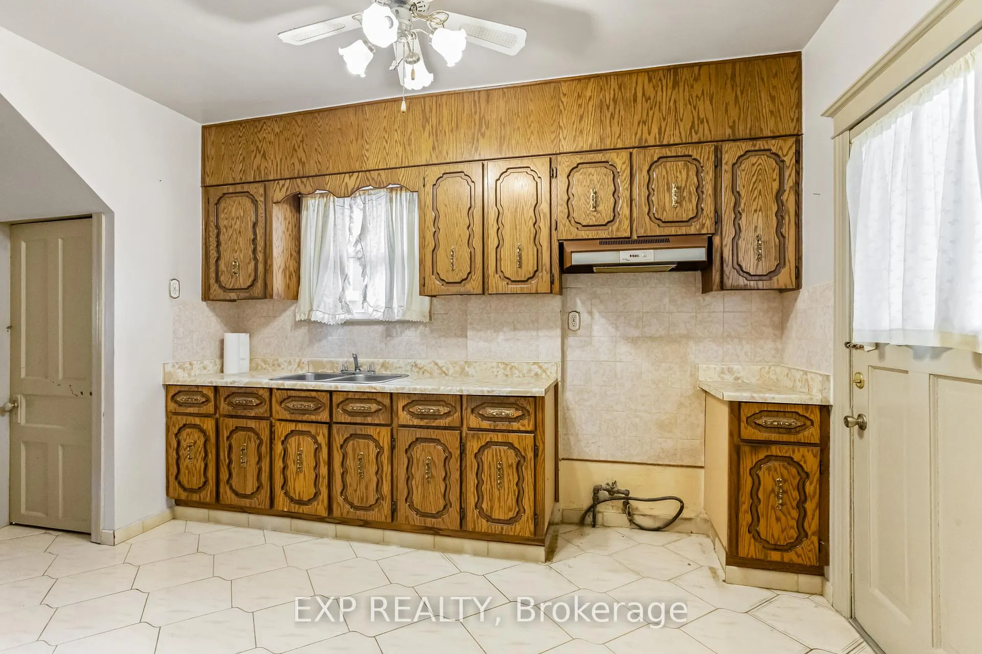 Photo 12 of 203 Balmoral Avenue S, Hamilton, Delta — HOMEH