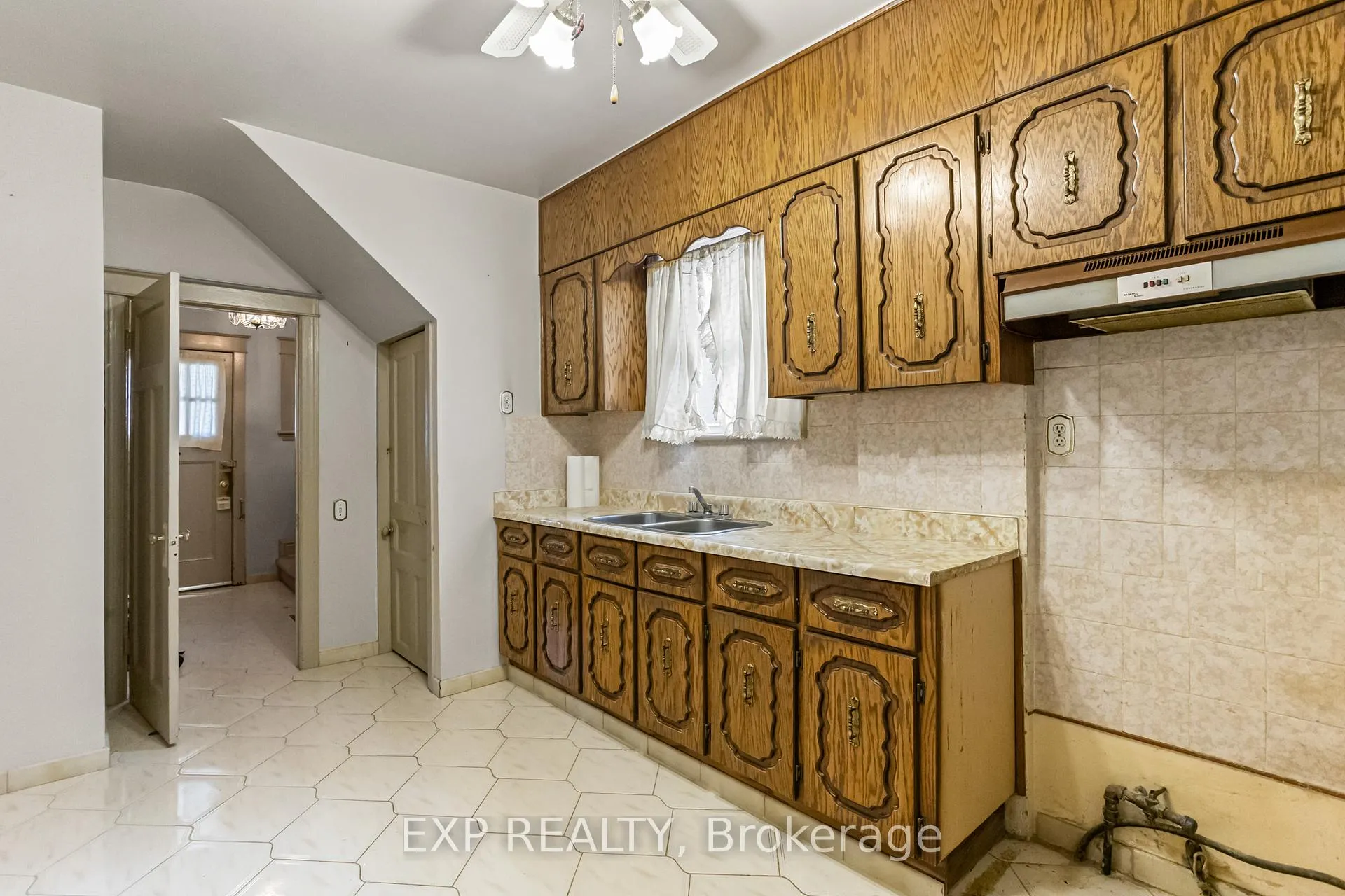 Photo 13 of 203 Balmoral Avenue S, Hamilton, Delta — HOMEH