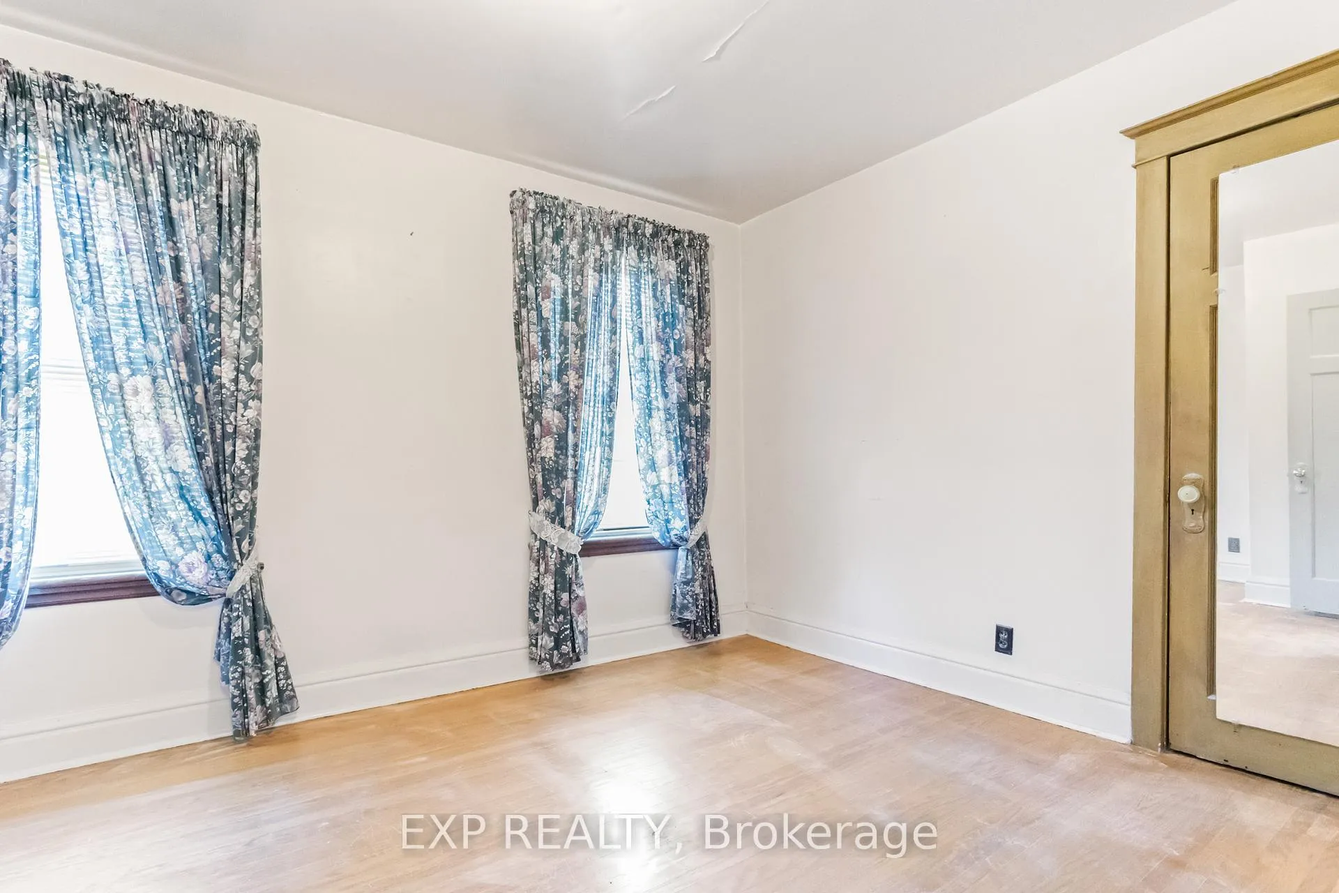 Photo 17 of 203 Balmoral Avenue S, Hamilton, Delta — HOMEH