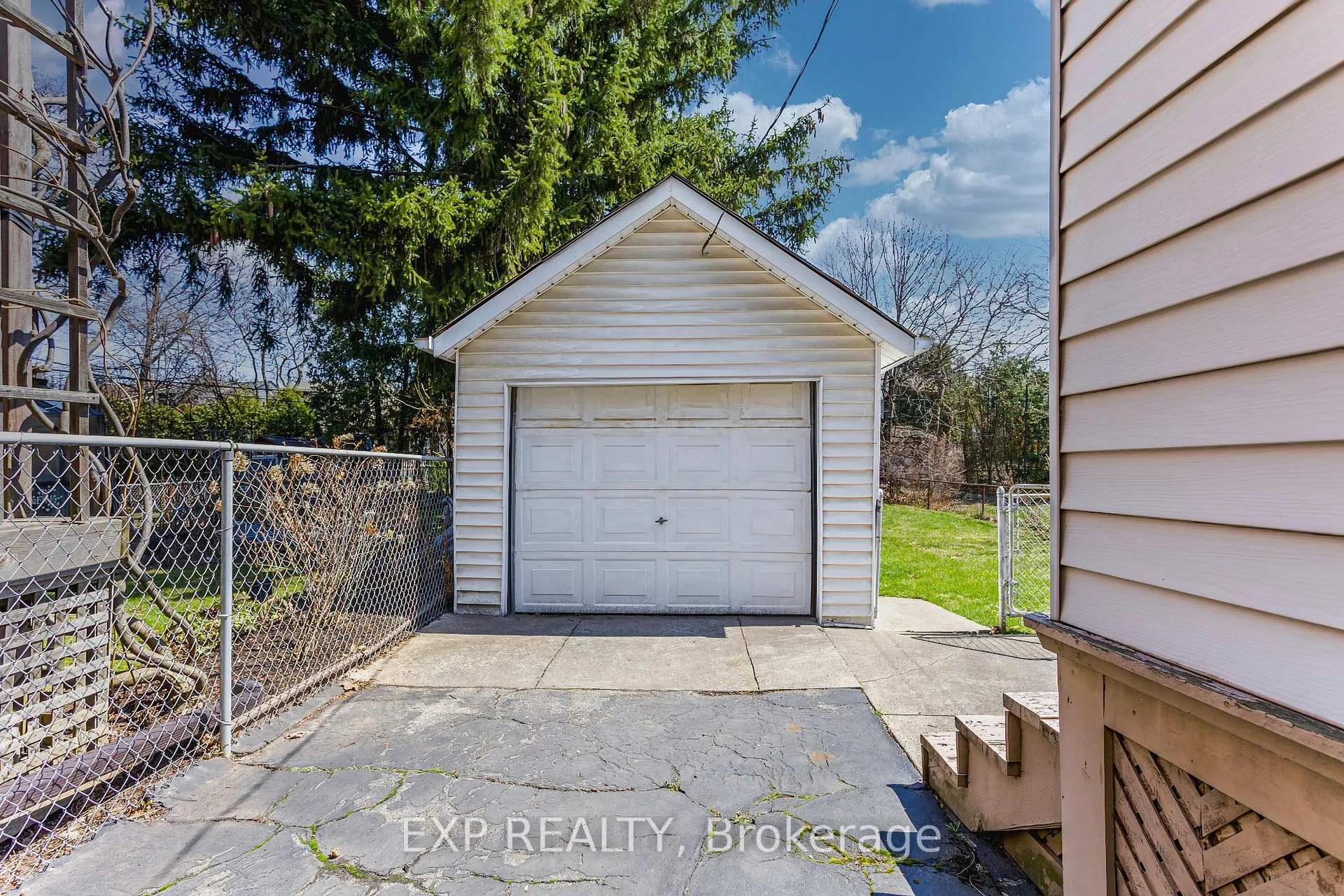 Photo 22 of 203 Balmoral Avenue S, Hamilton, Delta — HOMEH
