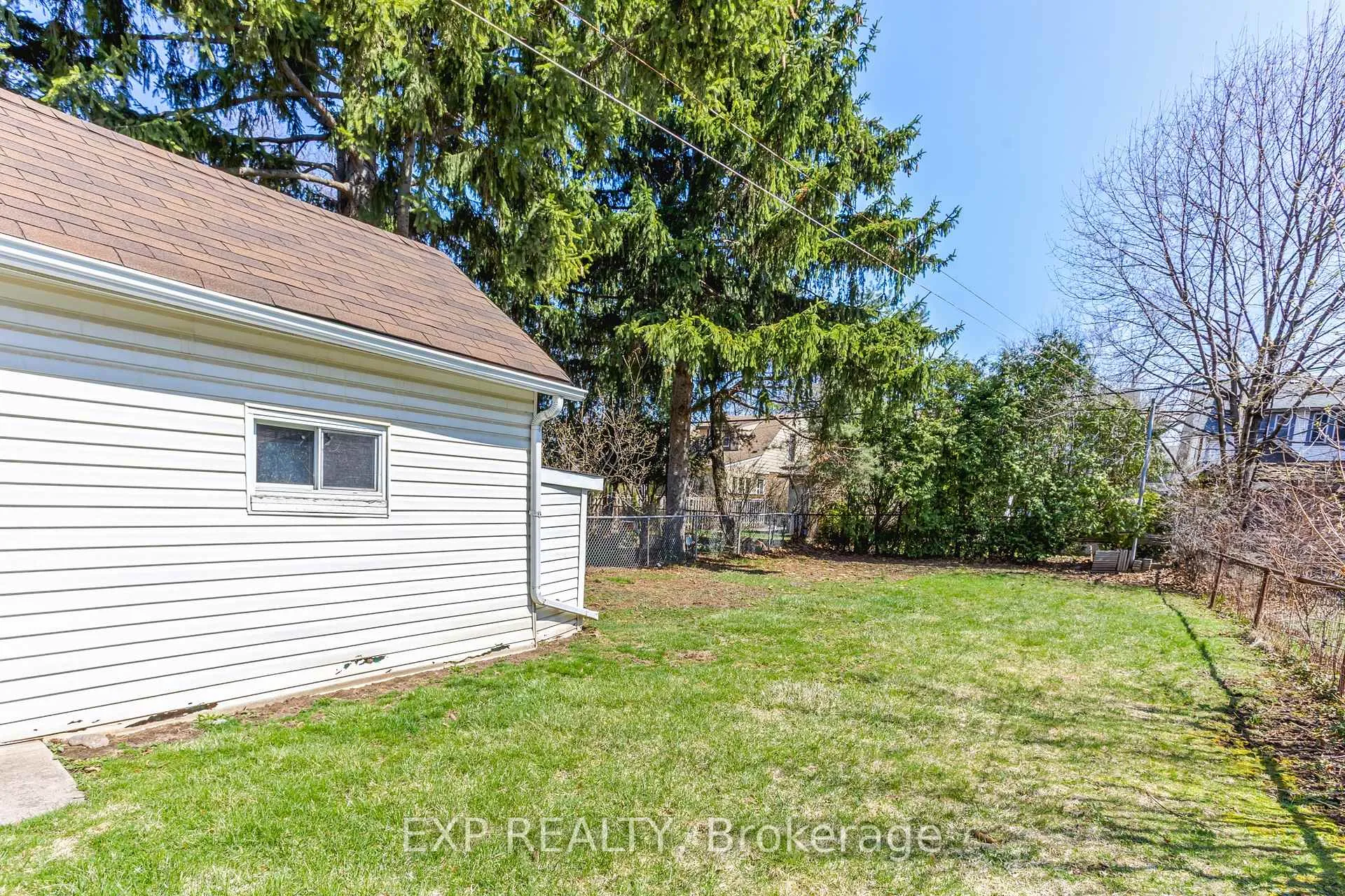 Photo 24 of 203 Balmoral Avenue S, Hamilton, Delta — HOMEH