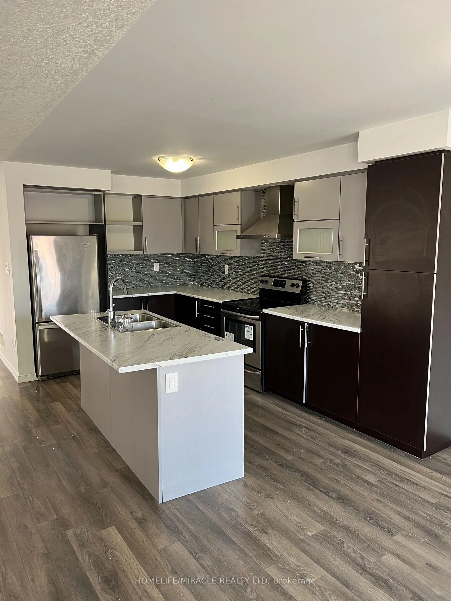 Photo 4 of 150 Golden Springs Drive, Brampton, Northwest Brampton — HOMEH