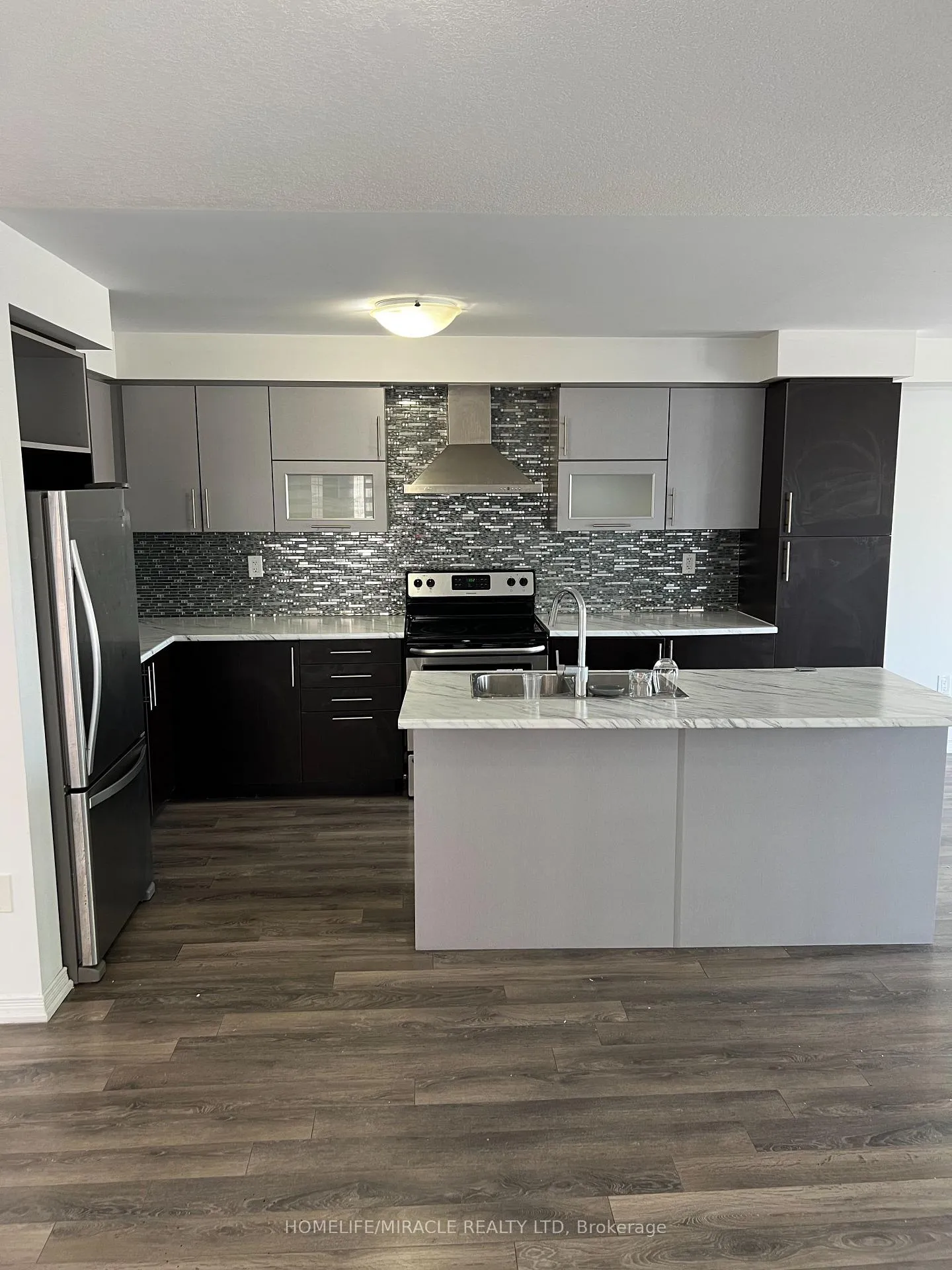 Photo 5 of 150 Golden Springs Drive, Brampton, Northwest Brampton — HOMEH