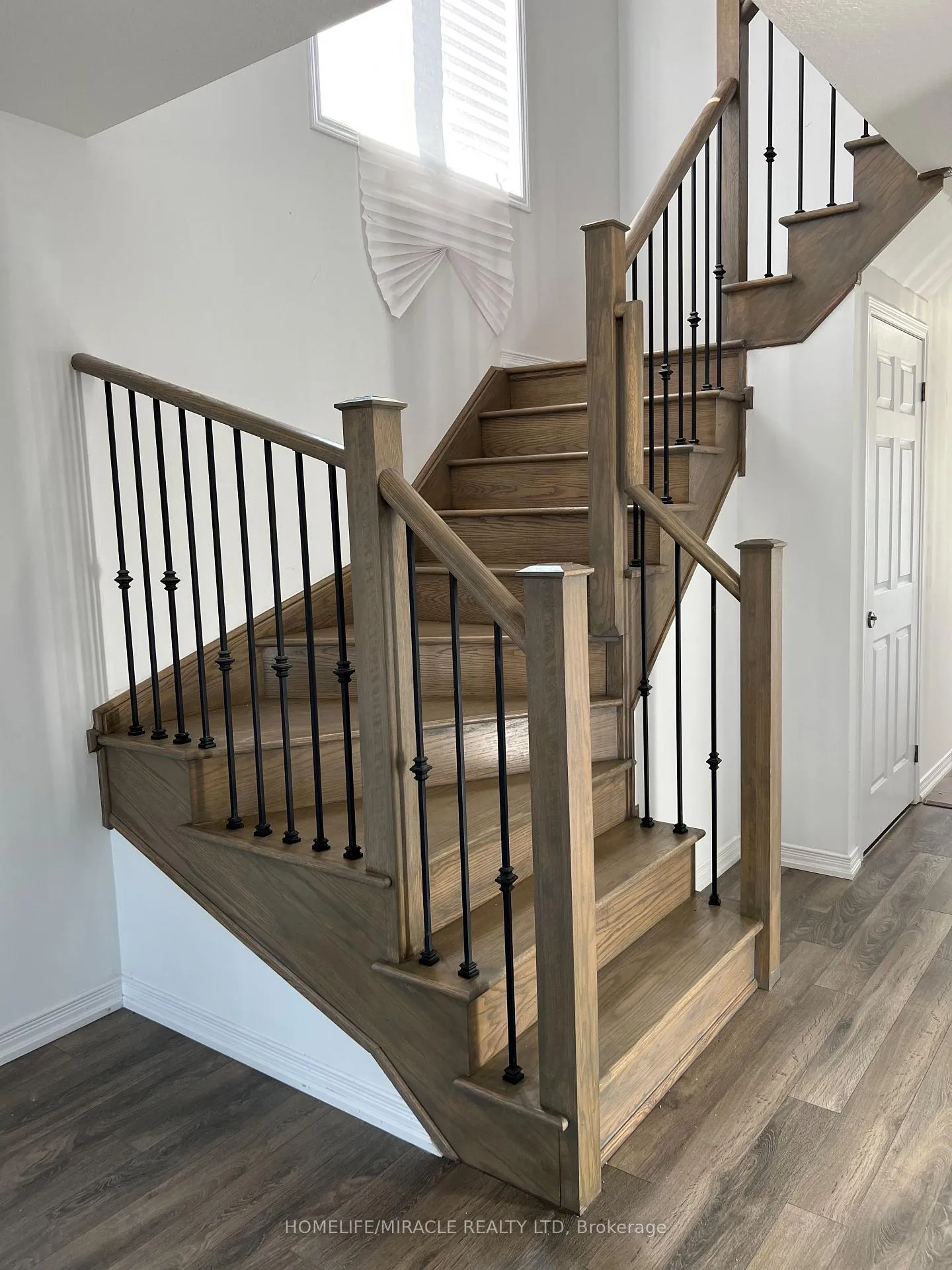 Photo 9 of 150 Golden Springs Drive, Brampton, Northwest Brampton — HOMEH