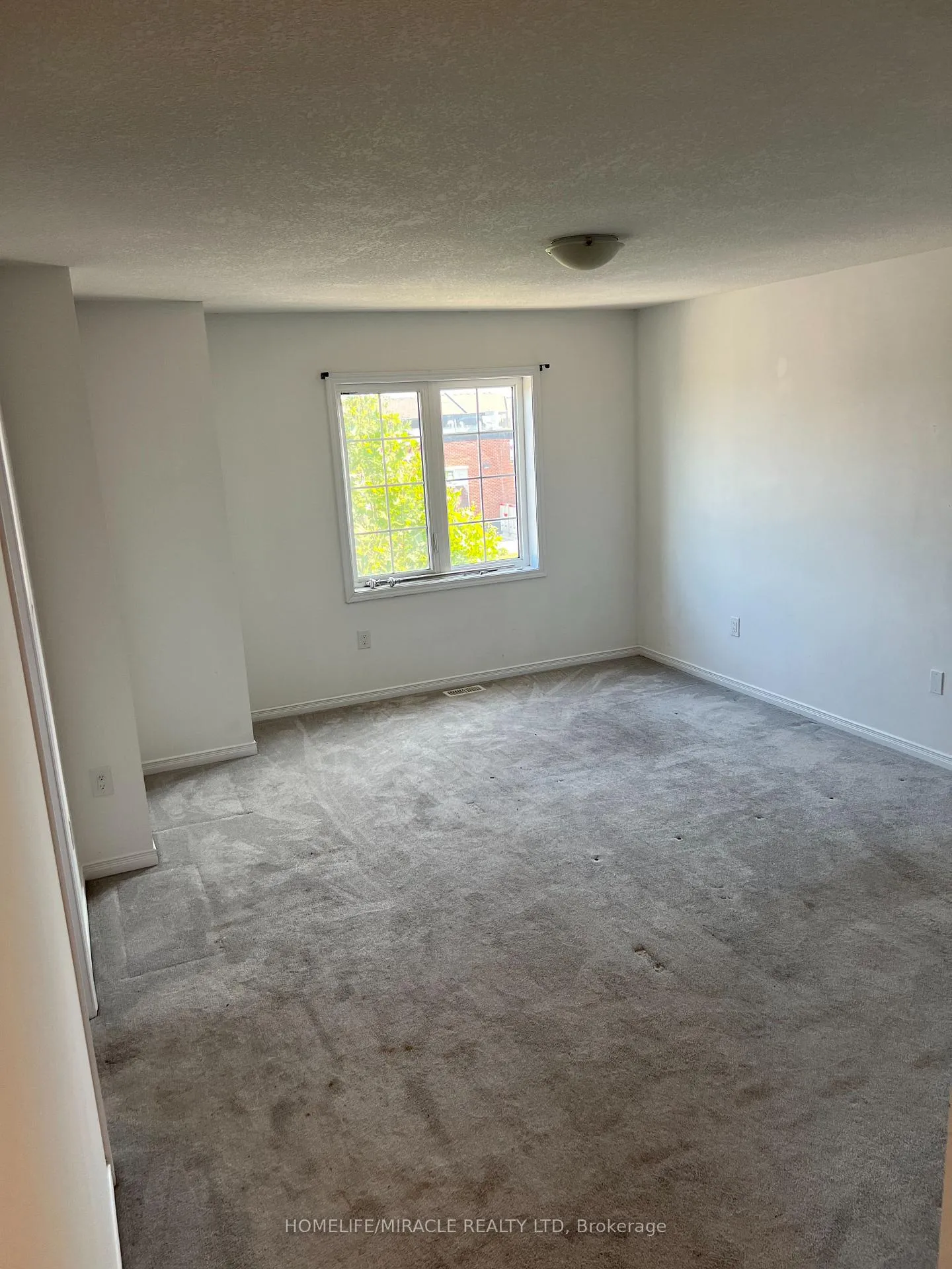 Photo 13 of 150 Golden Springs Drive, Brampton, Northwest Brampton — HOMEH