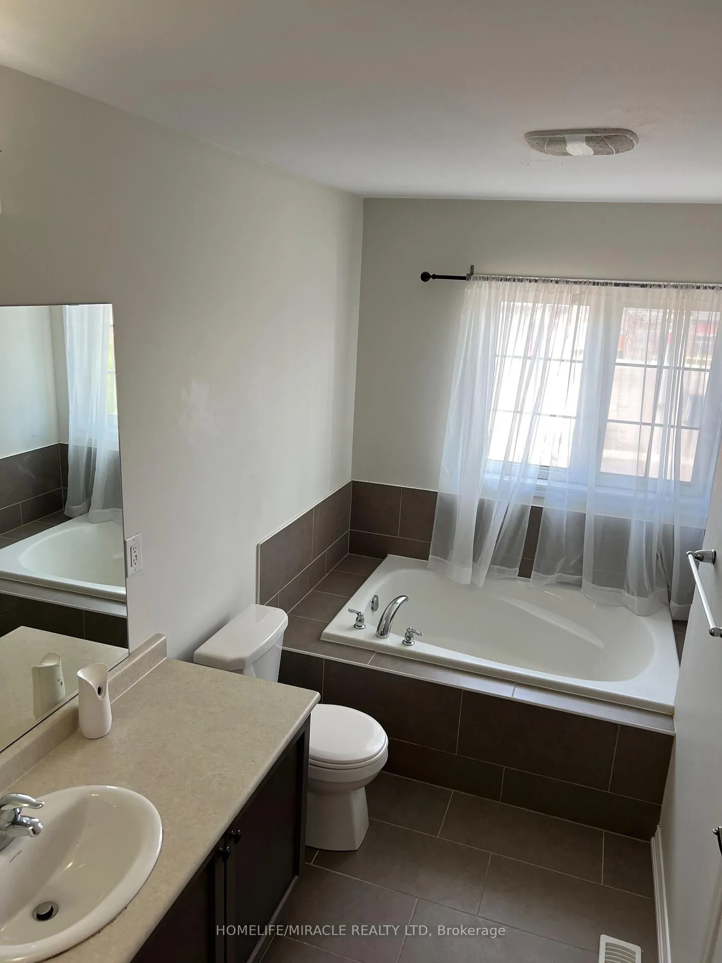 Photo 15 of 150 Golden Springs Drive, Brampton, Northwest Brampton — HOMEH