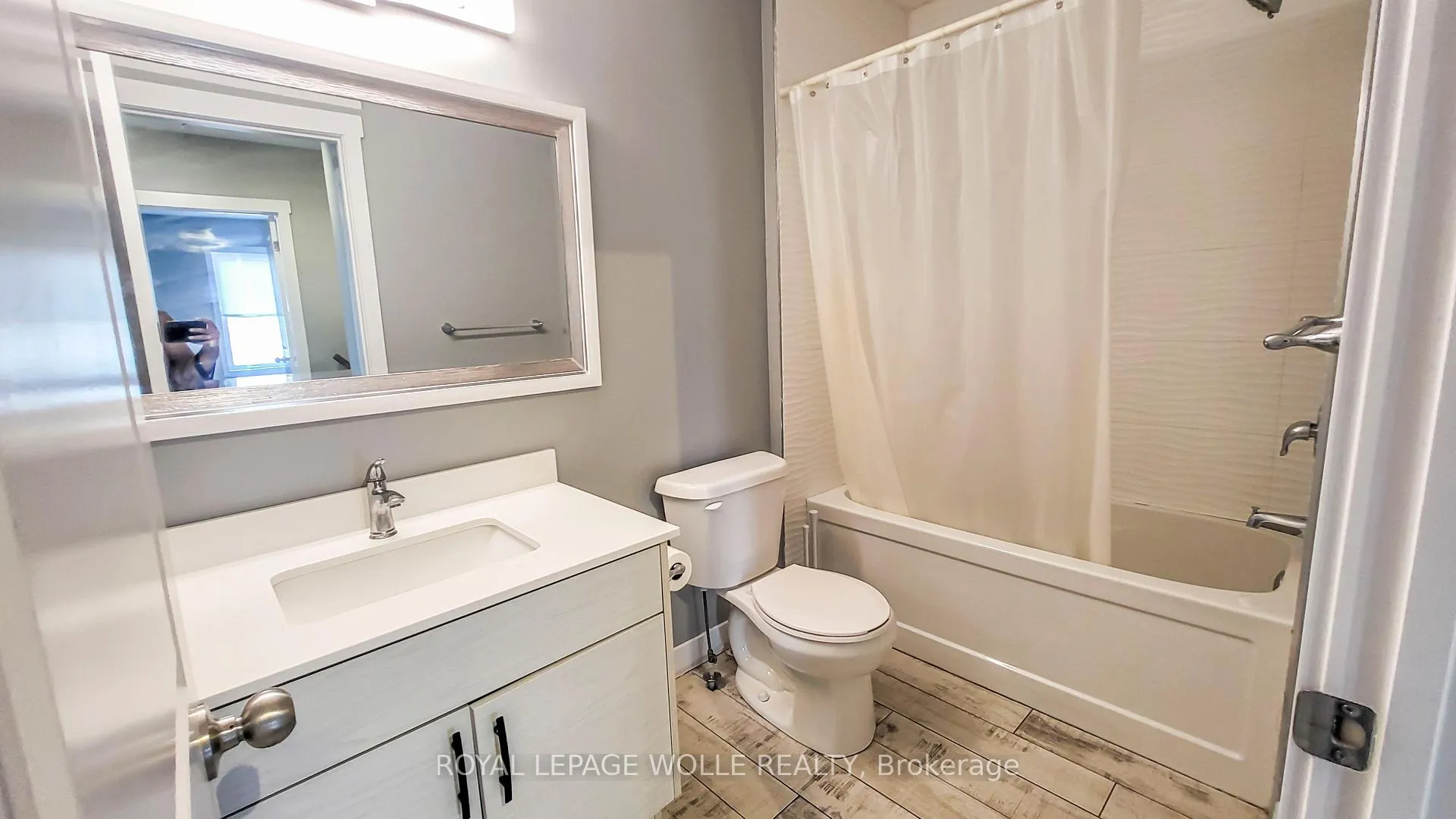 Photo 13 of Unit D, 148 Rochefort Street, Kitchener — HOMEH
