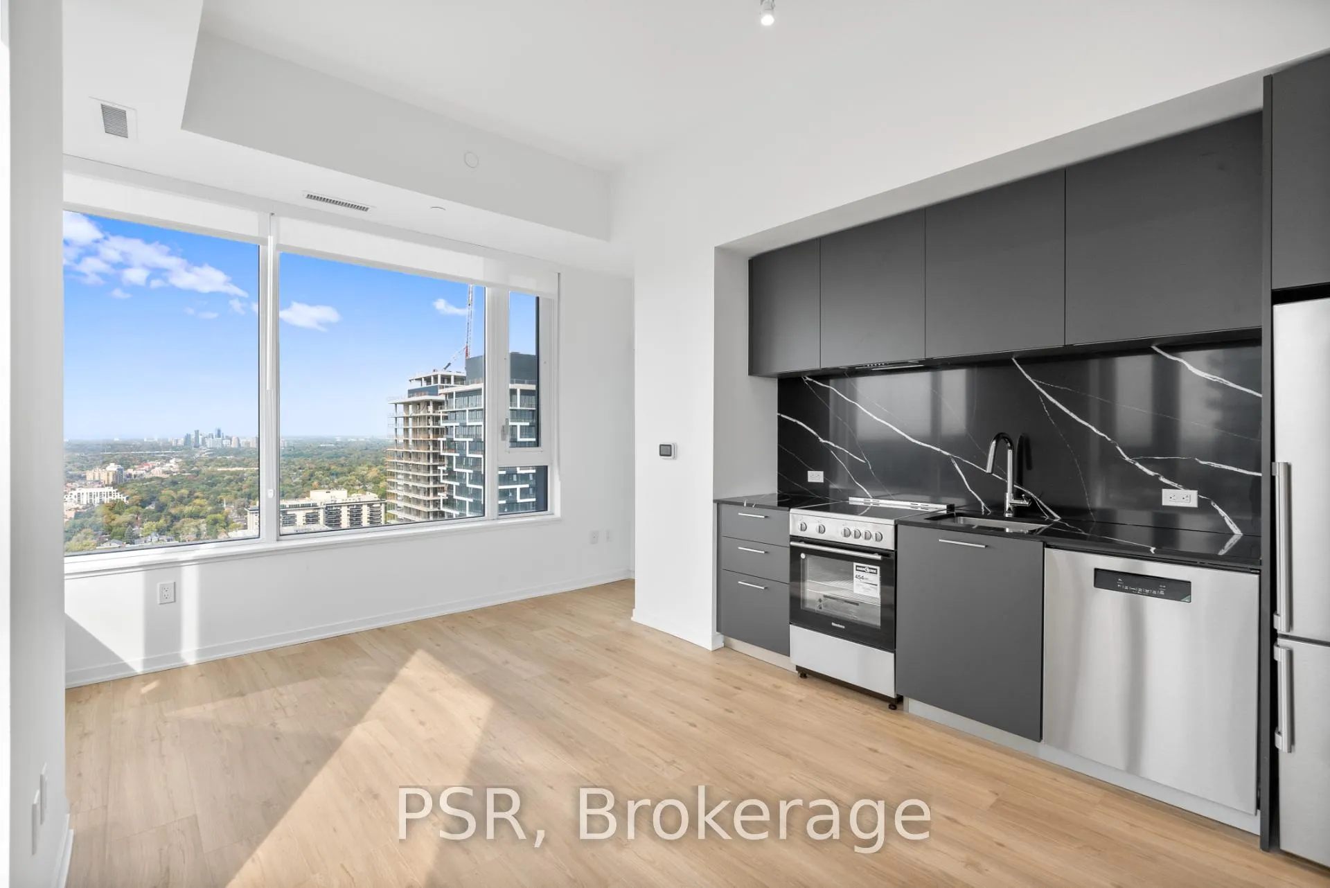 Photo 2 of Unit 3810, 101 Roehampton Avenue, Toronto, Mount Pleasant West — HOMEH