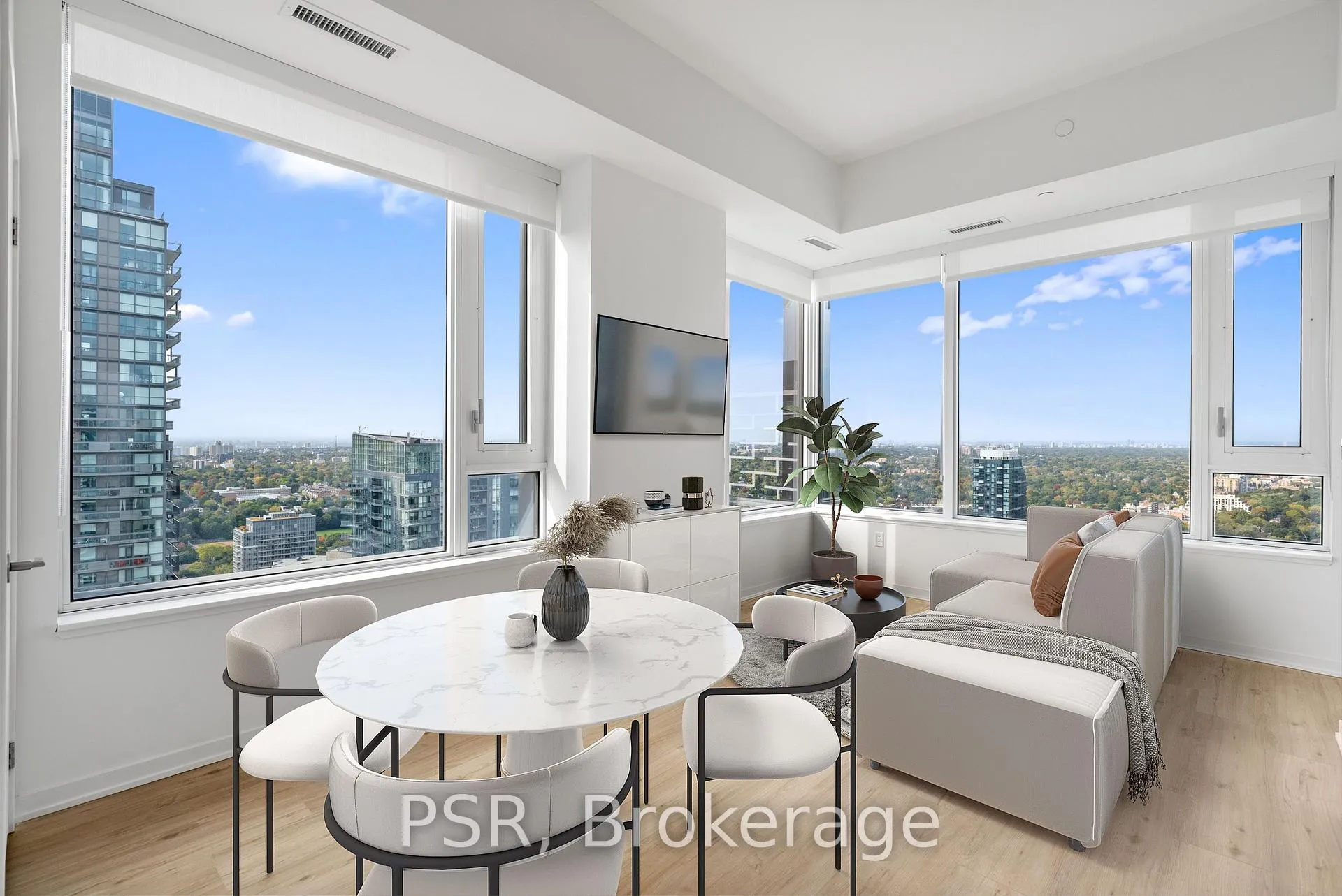 Photo 3 of Unit 3810, 101 Roehampton Avenue, Toronto, Mount Pleasant West — HOMEH