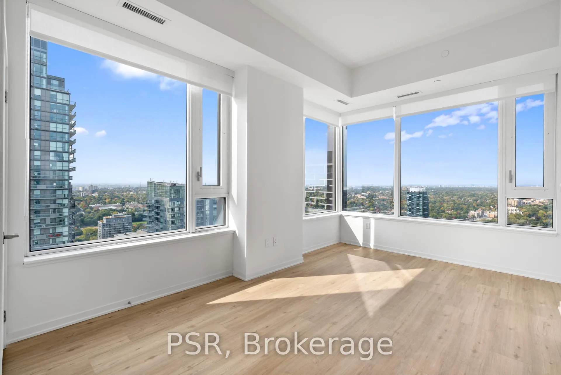 Photo 4 of Unit 3810, 101 Roehampton Avenue, Toronto, Mount Pleasant West — HOMEH