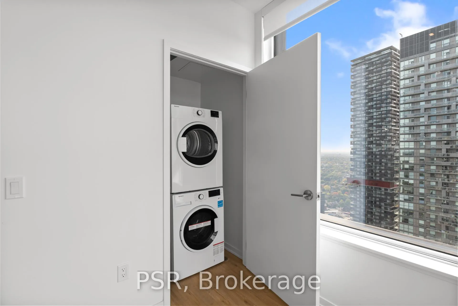 Photo 11 of Unit 3810, 101 Roehampton Avenue, Toronto, Mount Pleasant West — HOMEH