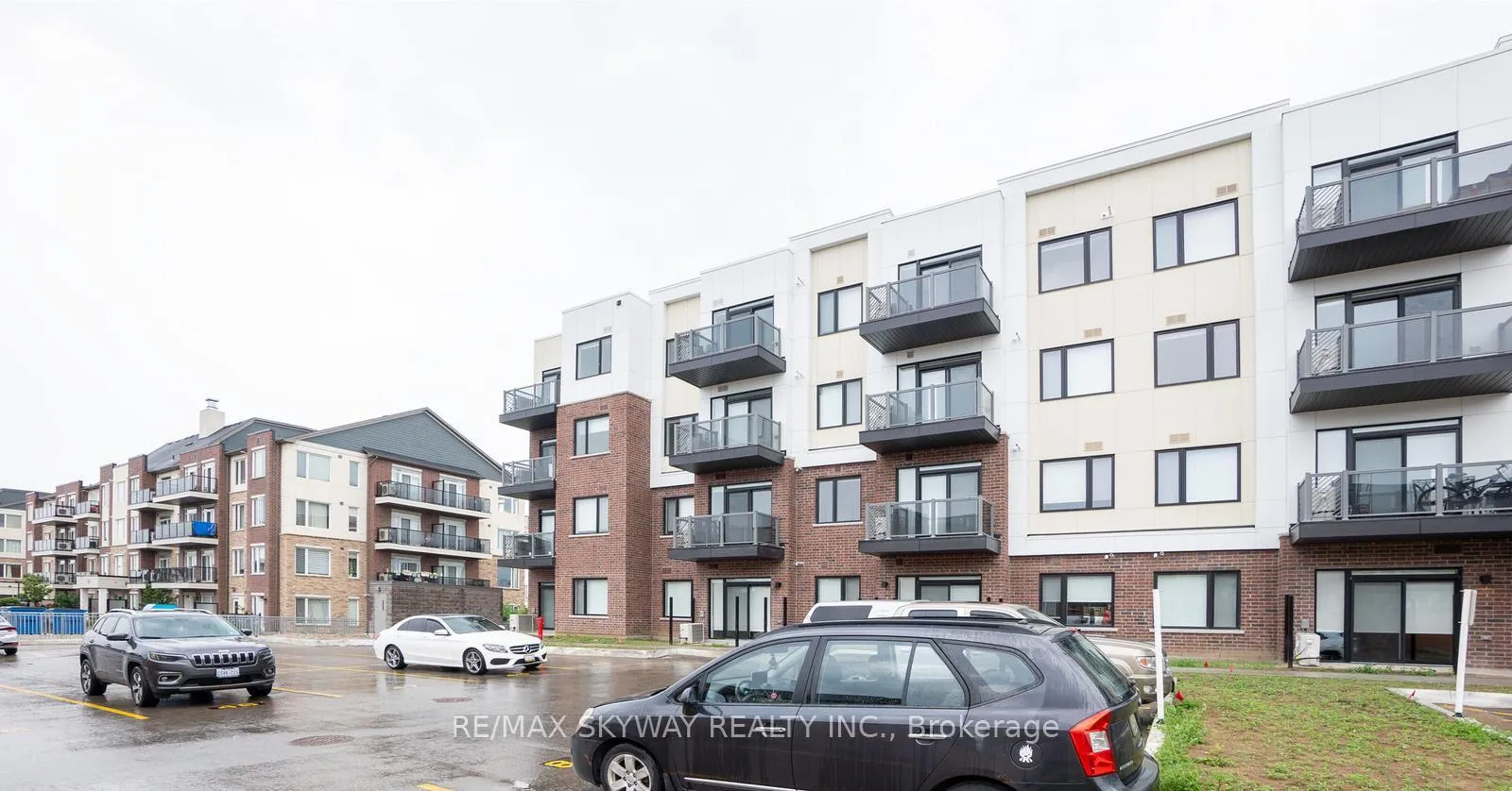 Photo 2 of Unit 111, 58 Sky Harbour Drive, Brampton, Bram West — HOMEH