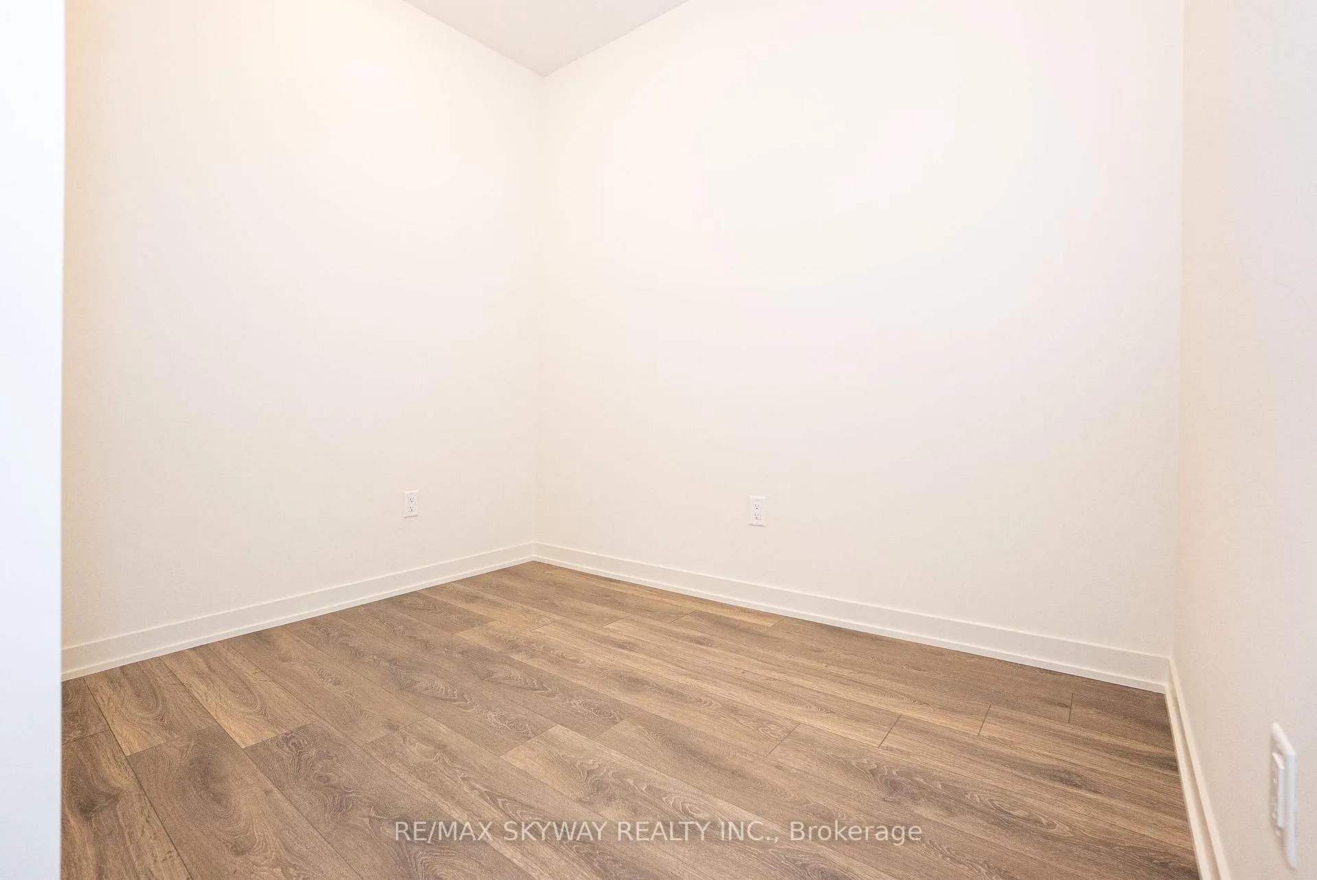 Photo 12 of Unit 111, 58 Sky Harbour Drive, Brampton, Bram West — HOMEH