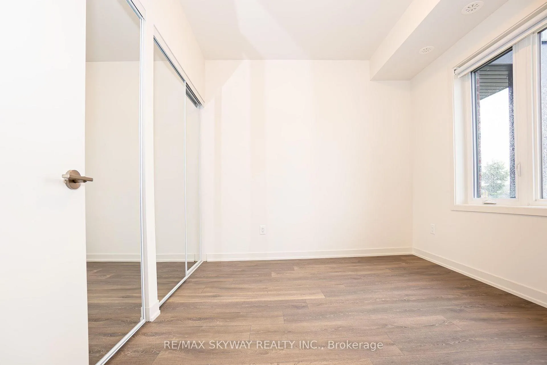 Photo 15 of Unit 111, 58 Sky Harbour Drive, Brampton, Bram West — HOMEH