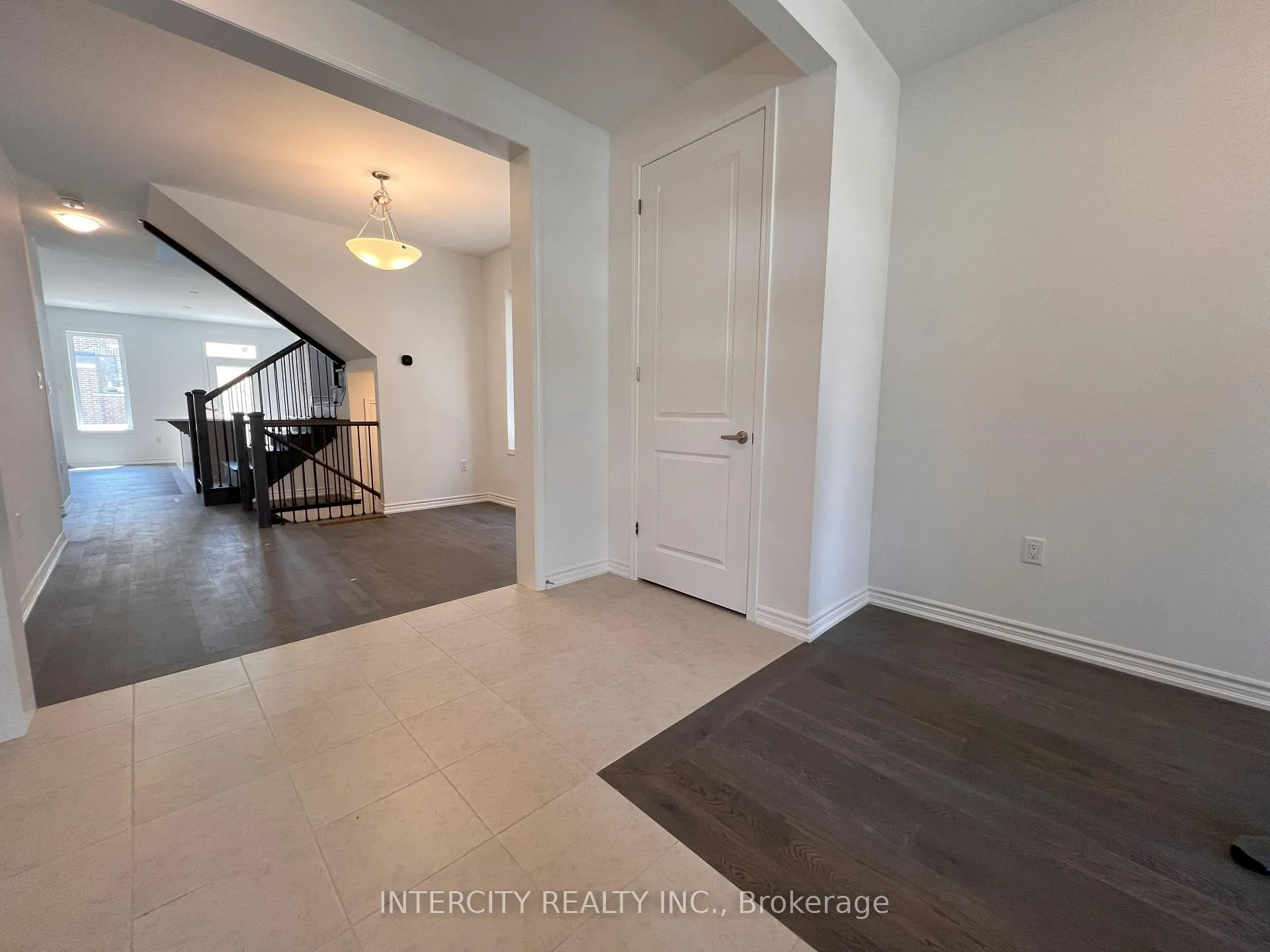 Photo 3 of 354 Madelaine Drive, Barrie, Painswick South — HOMEH