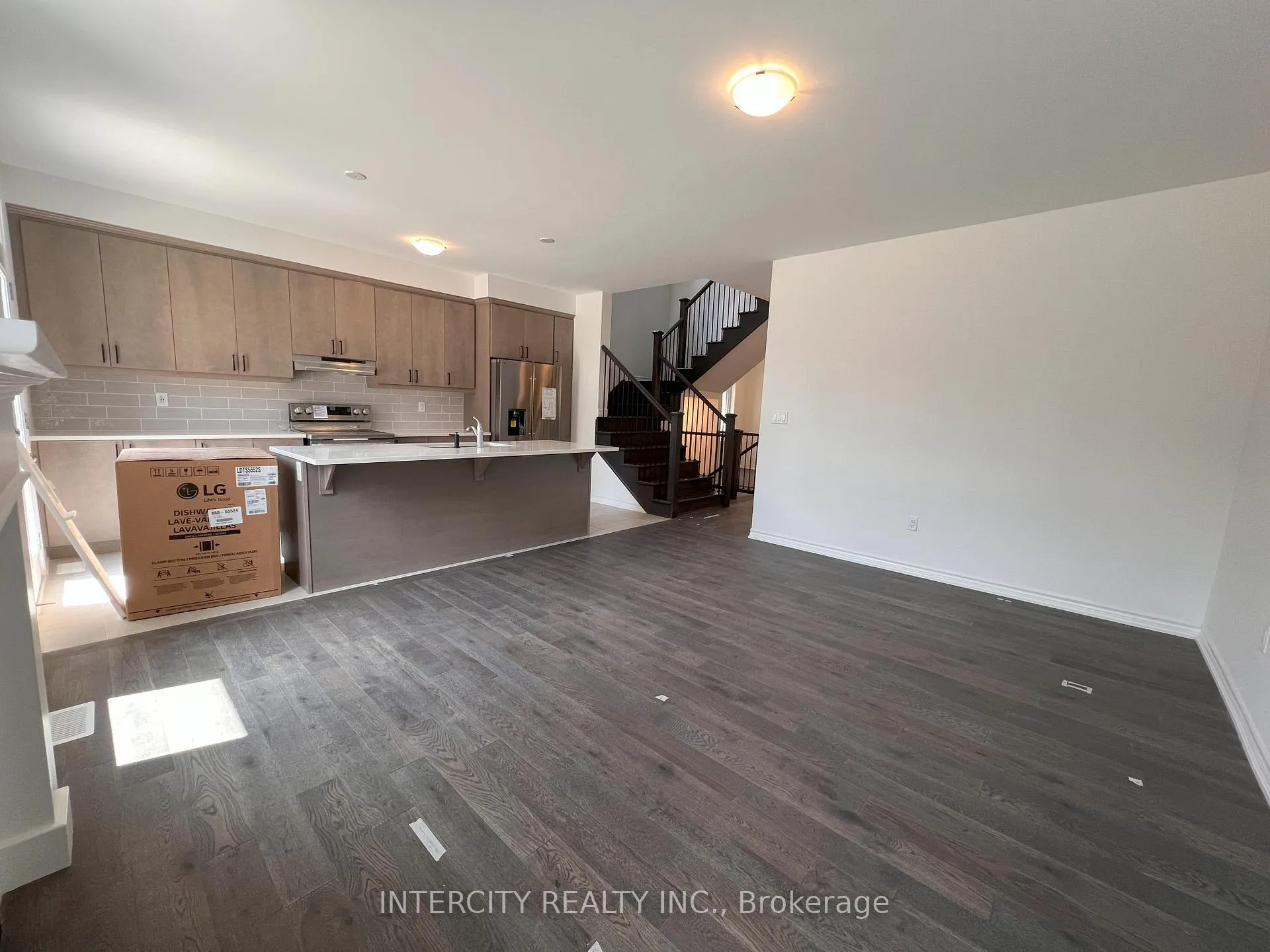 Photo 9 of 354 Madelaine Drive, Barrie, Painswick South — HOMEH
