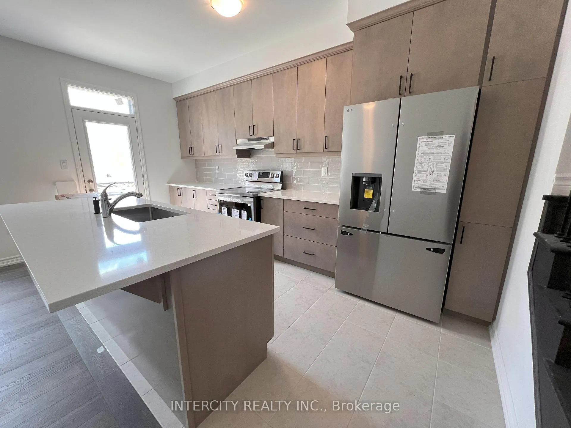 Photo 10 of 354 Madelaine Drive, Barrie, Painswick South — HOMEH
