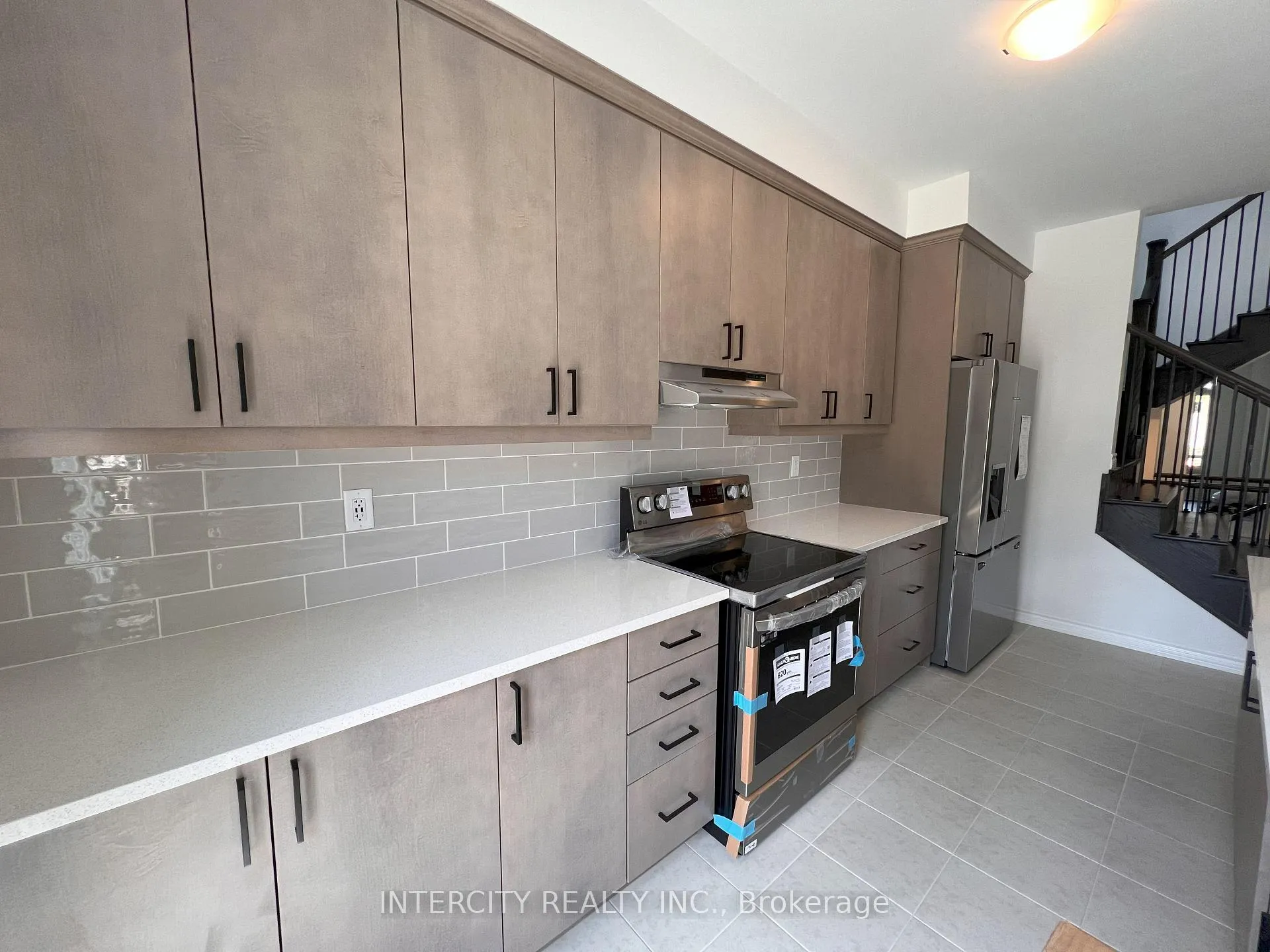 Photo 11 of 354 Madelaine Drive, Barrie, Painswick South — HOMEH