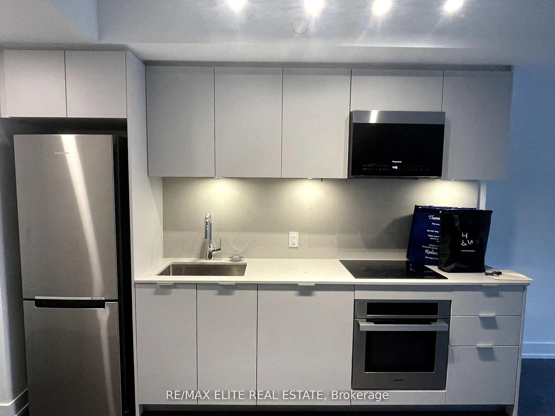 Photo 3 of Unit 706, 8 Cedarland Drive, Markham, Unionville — HOMEH