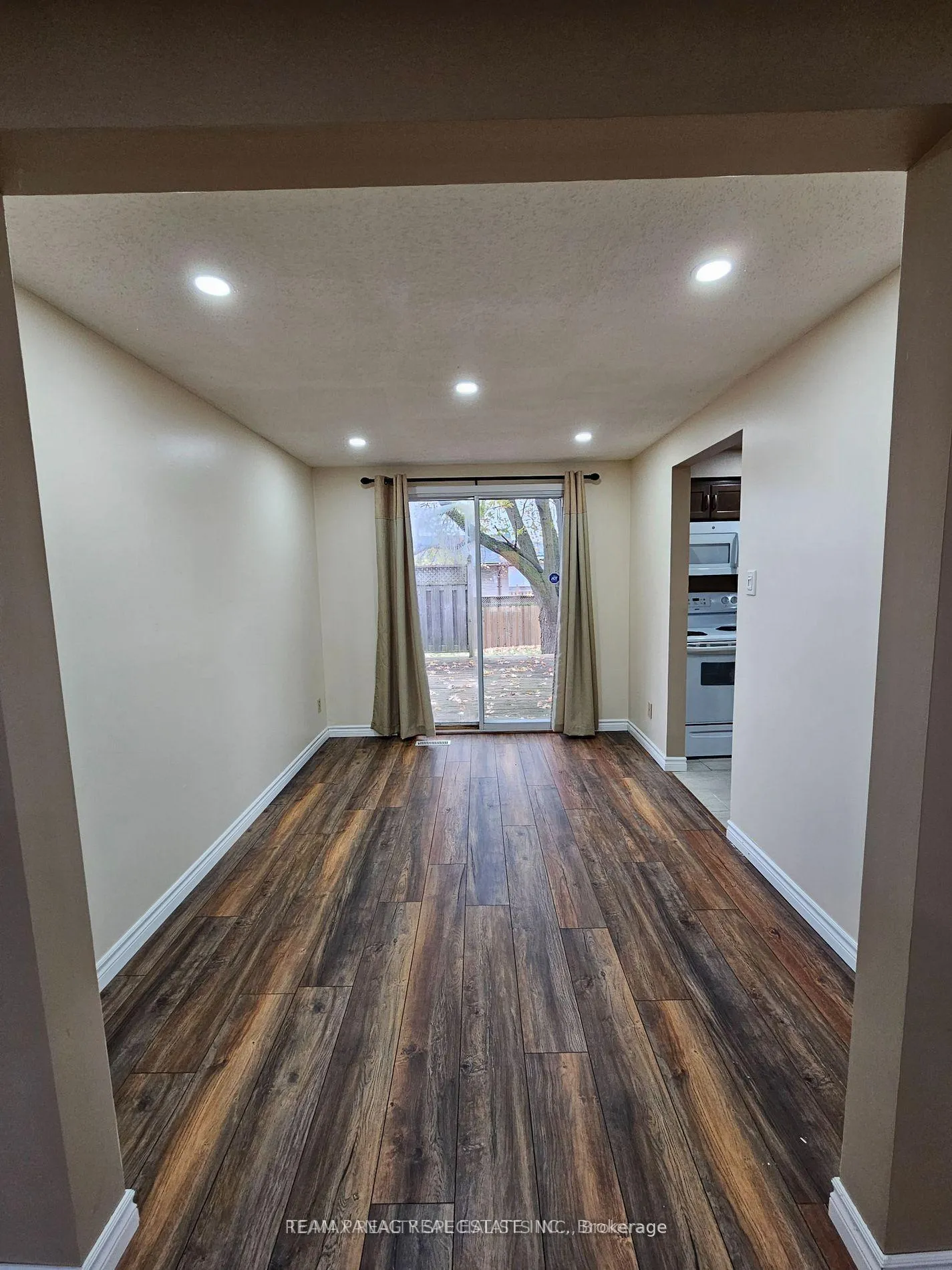 Photo 3 of 106 Millwood Crescent, Kitchener — HOMEH