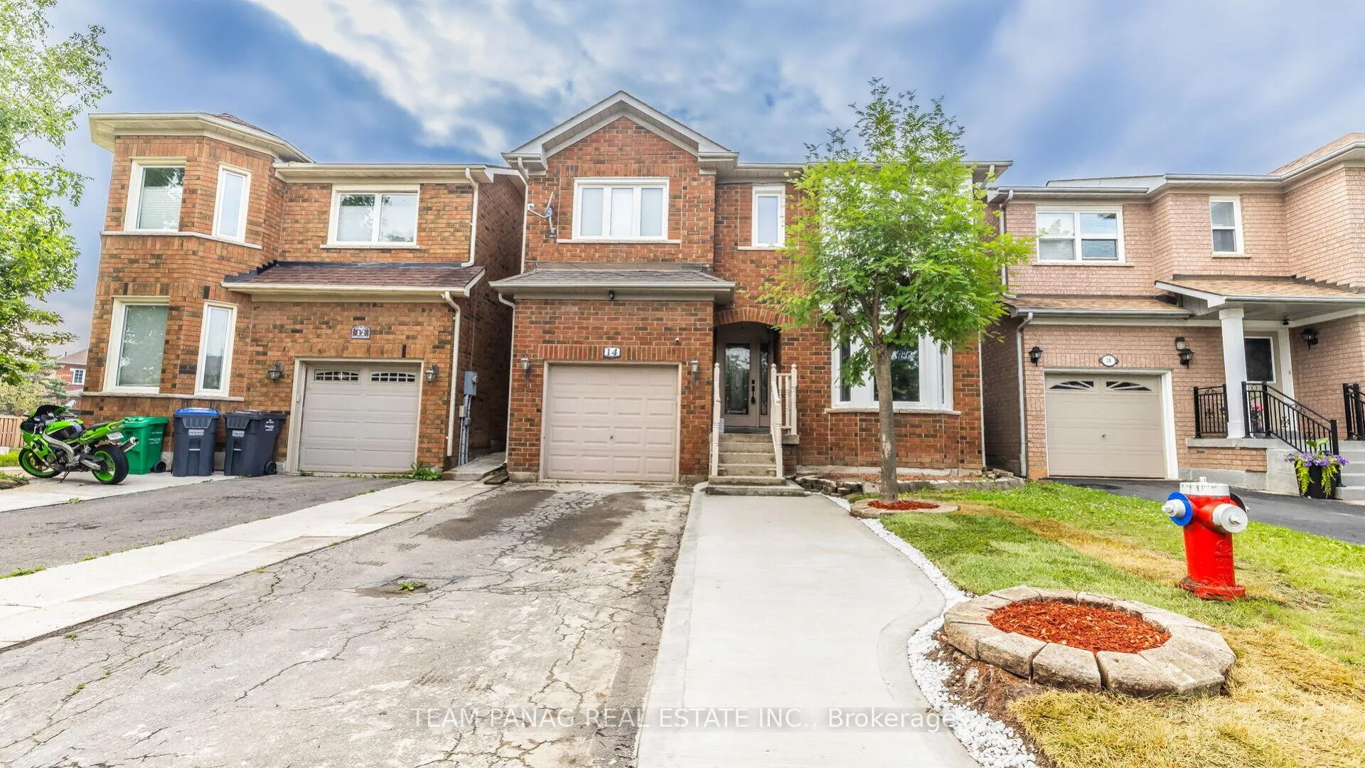 Photo 2 of 14 Shady Pine Circle, Brampton, Sandringham-Wellington — HOMEH