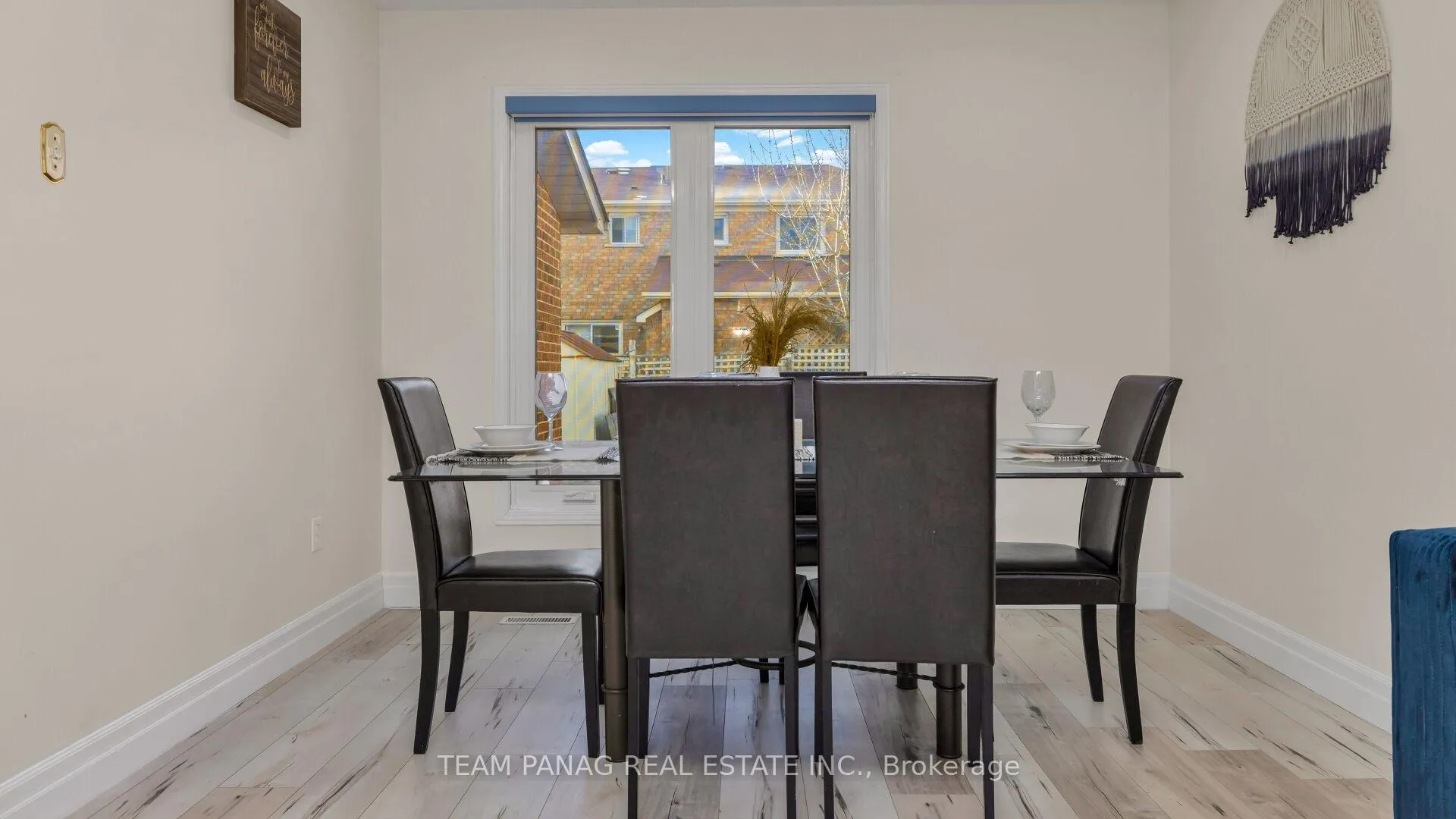 Photo 8 of 14 Shady Pine Circle, Brampton, Sandringham-Wellington — HOMEH