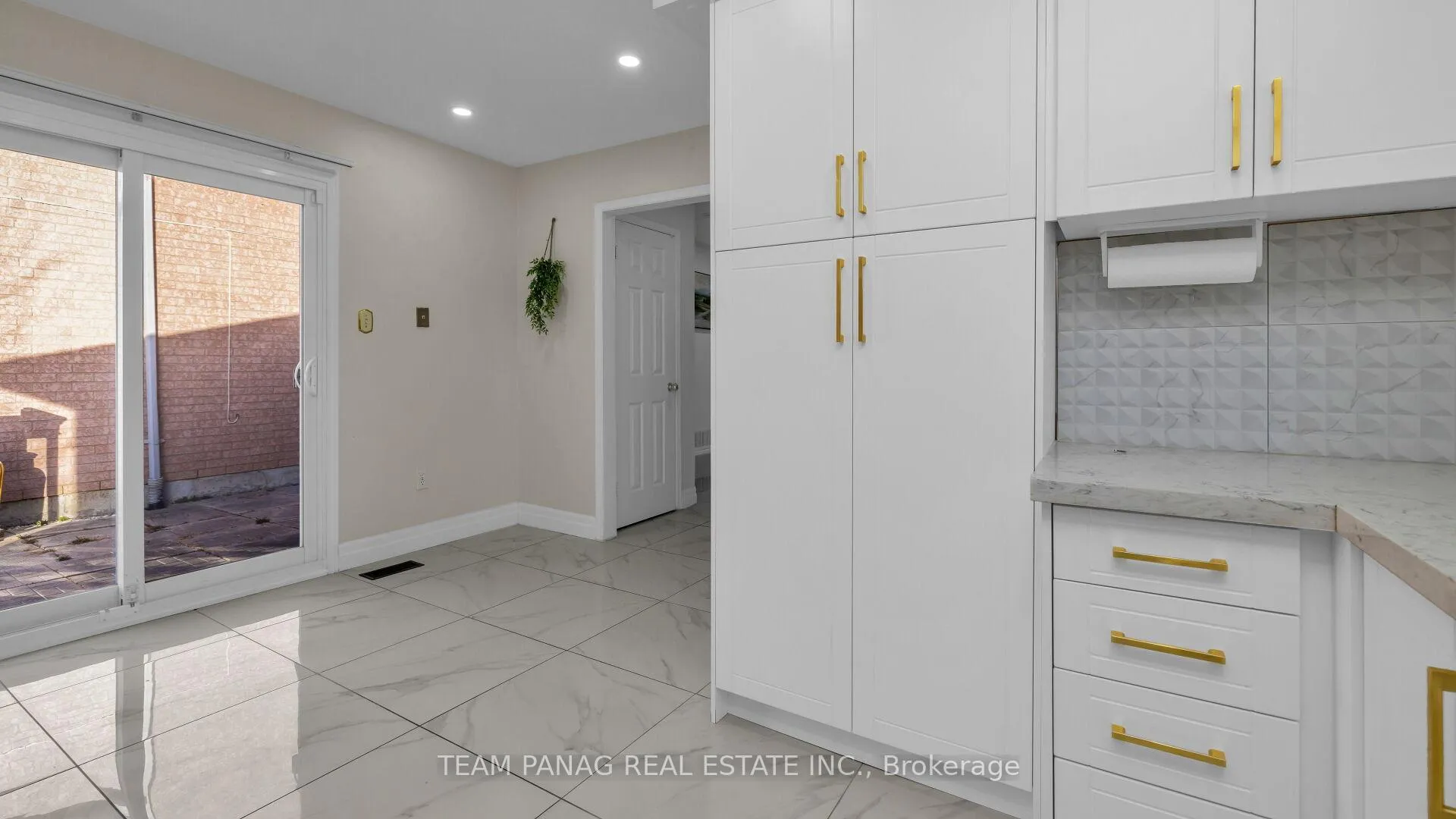Photo 13 of 14 Shady Pine Circle, Brampton, Sandringham-Wellington — HOMEH