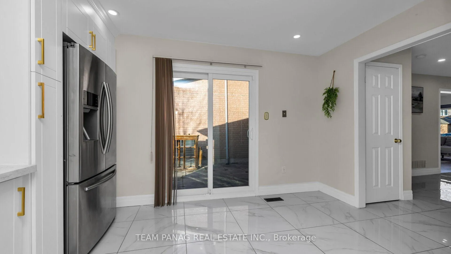 Photo 14 of 14 Shady Pine Circle, Brampton, Sandringham-Wellington — HOMEH