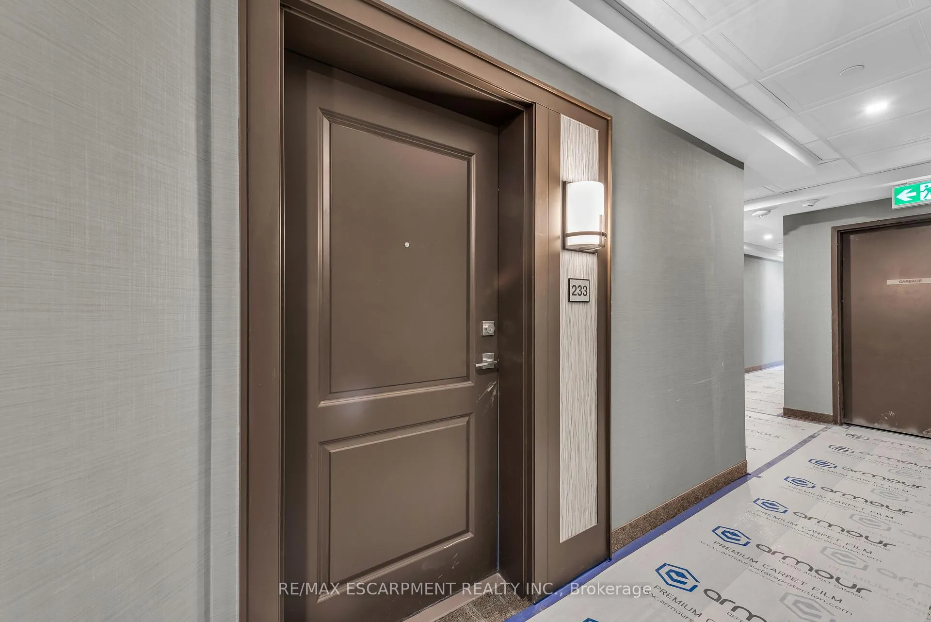 Photo 2 of Unit 233, 10 Mallard Trail, Hamilton, Waterdown — HOMEH