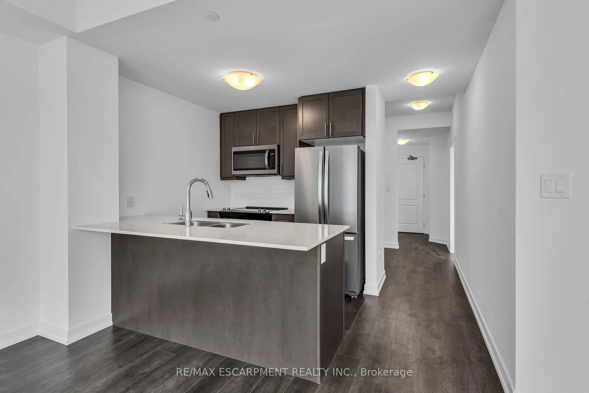 Photo 4 of Unit 233, 10 Mallard Trail, Hamilton, Waterdown — HOMEH