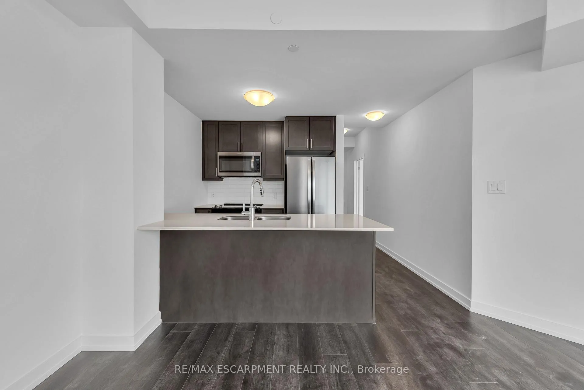 Photo 5 of Unit 233, 10 Mallard Trail, Hamilton, Waterdown — HOMEH