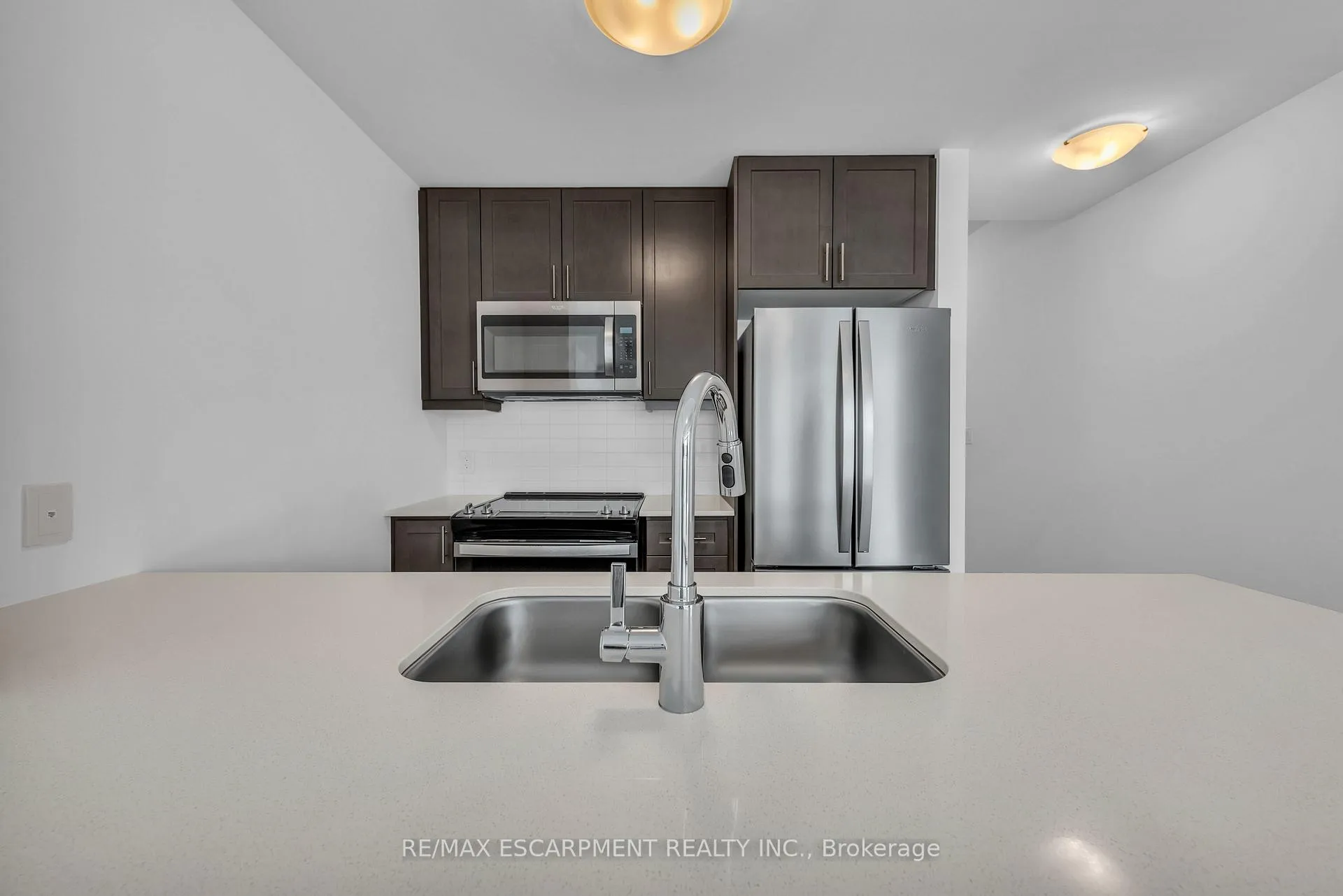 Photo 6 of Unit 233, 10 Mallard Trail, Hamilton, Waterdown — HOMEH