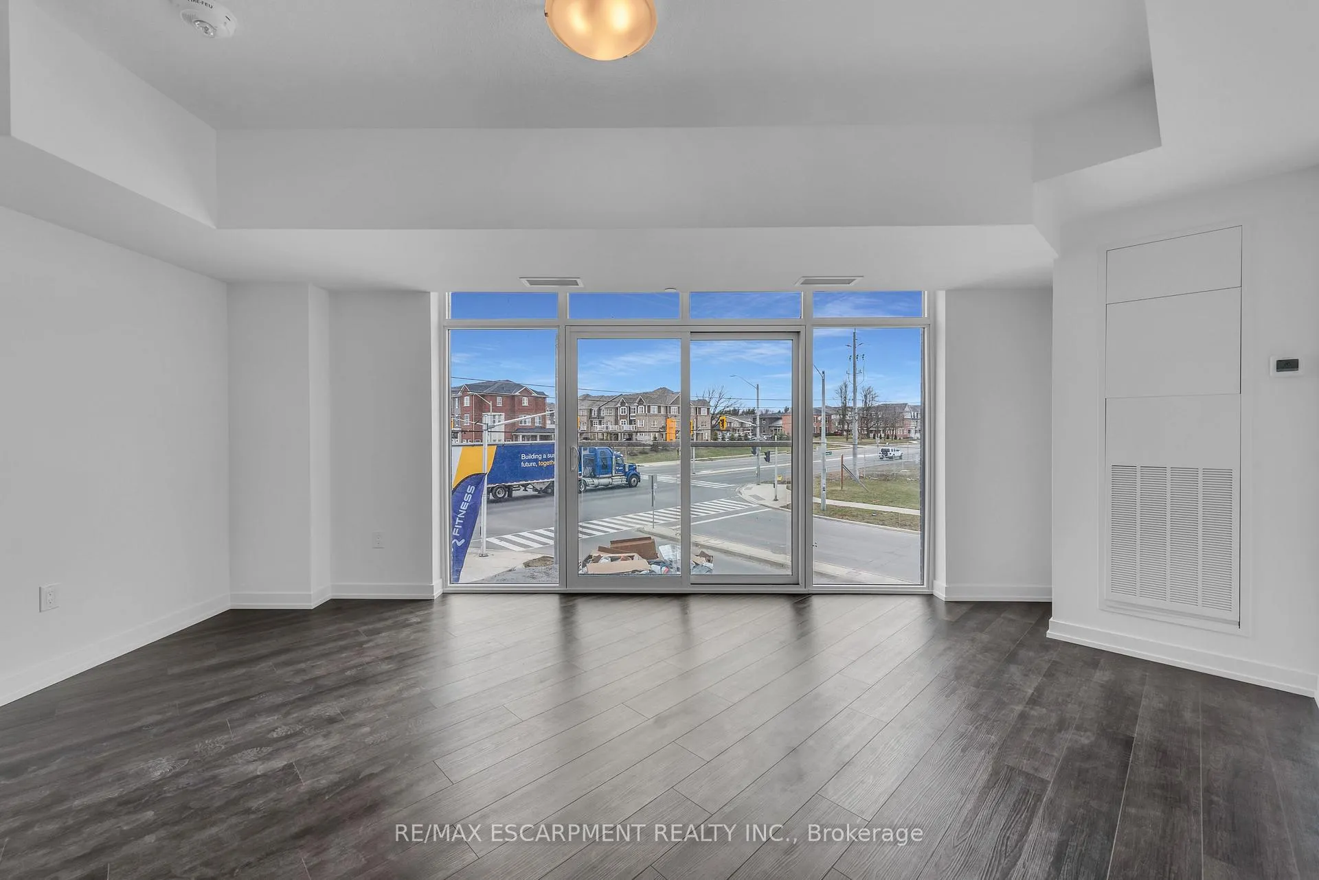 Photo 7 of Unit 233, 10 Mallard Trail, Hamilton, Waterdown — HOMEH
