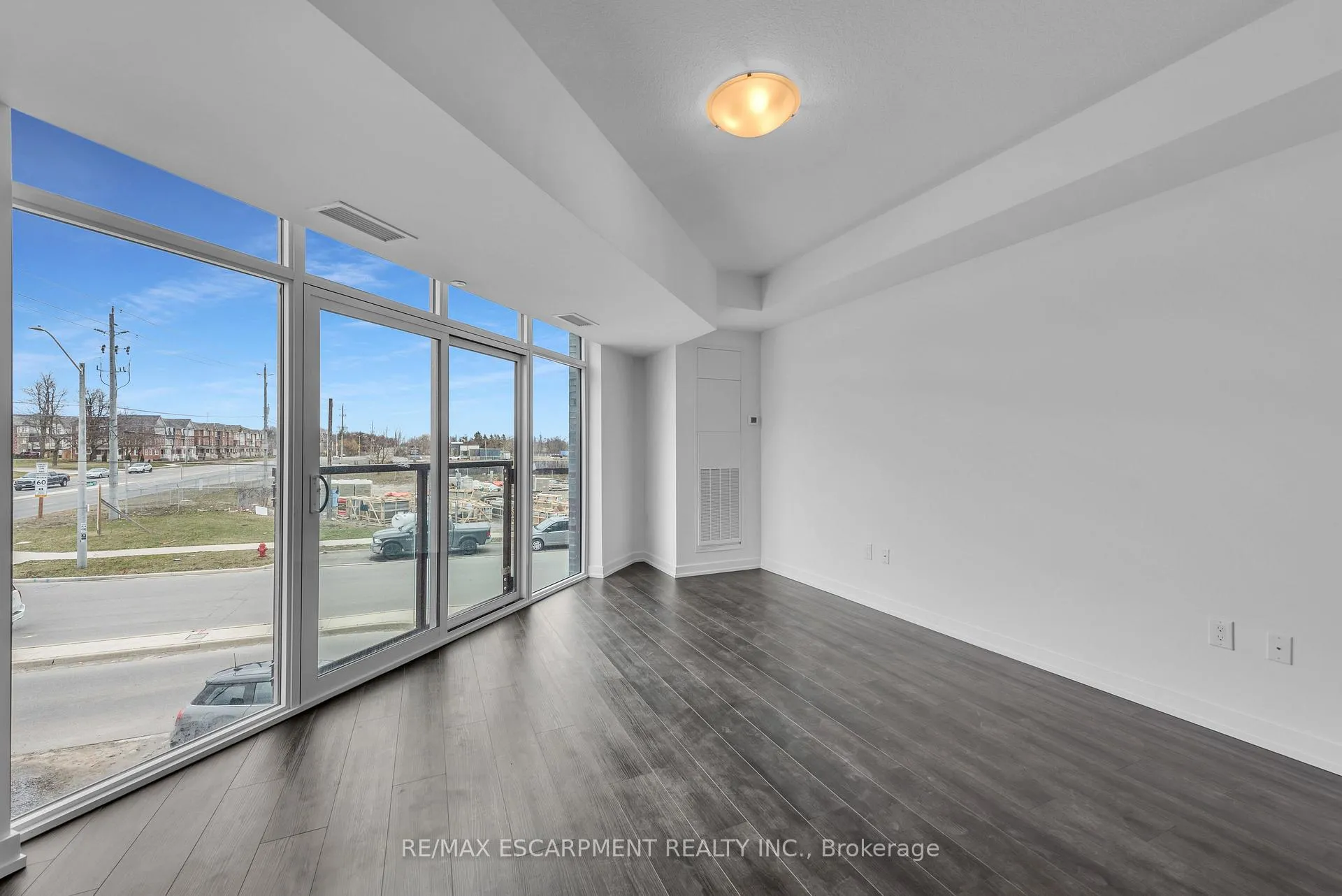 Photo 8 of Unit 233, 10 Mallard Trail, Hamilton, Waterdown — HOMEH