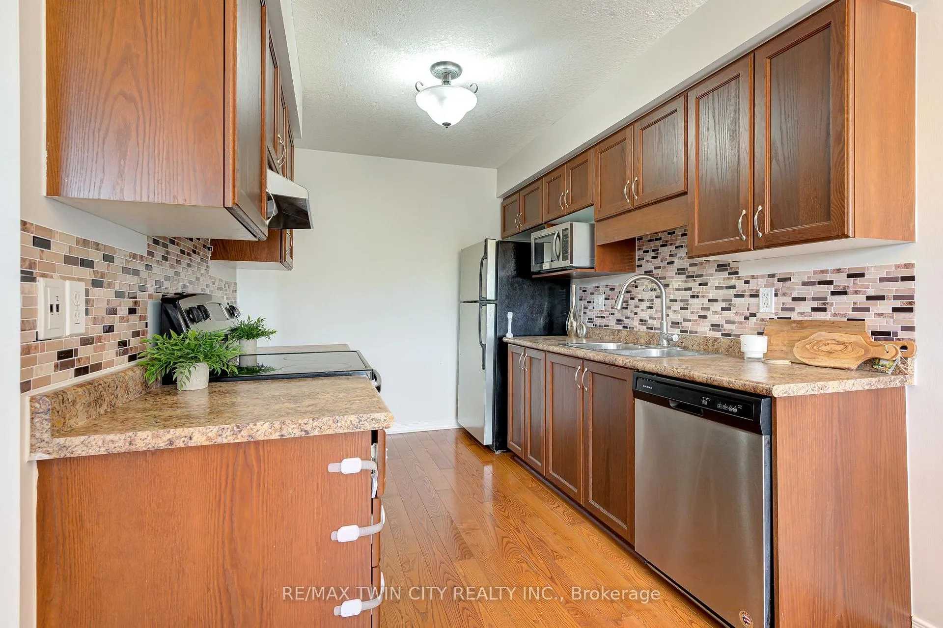 Photo 8 of Unit 20, 20 David Bergey Drive, Kitchener — HOMEH