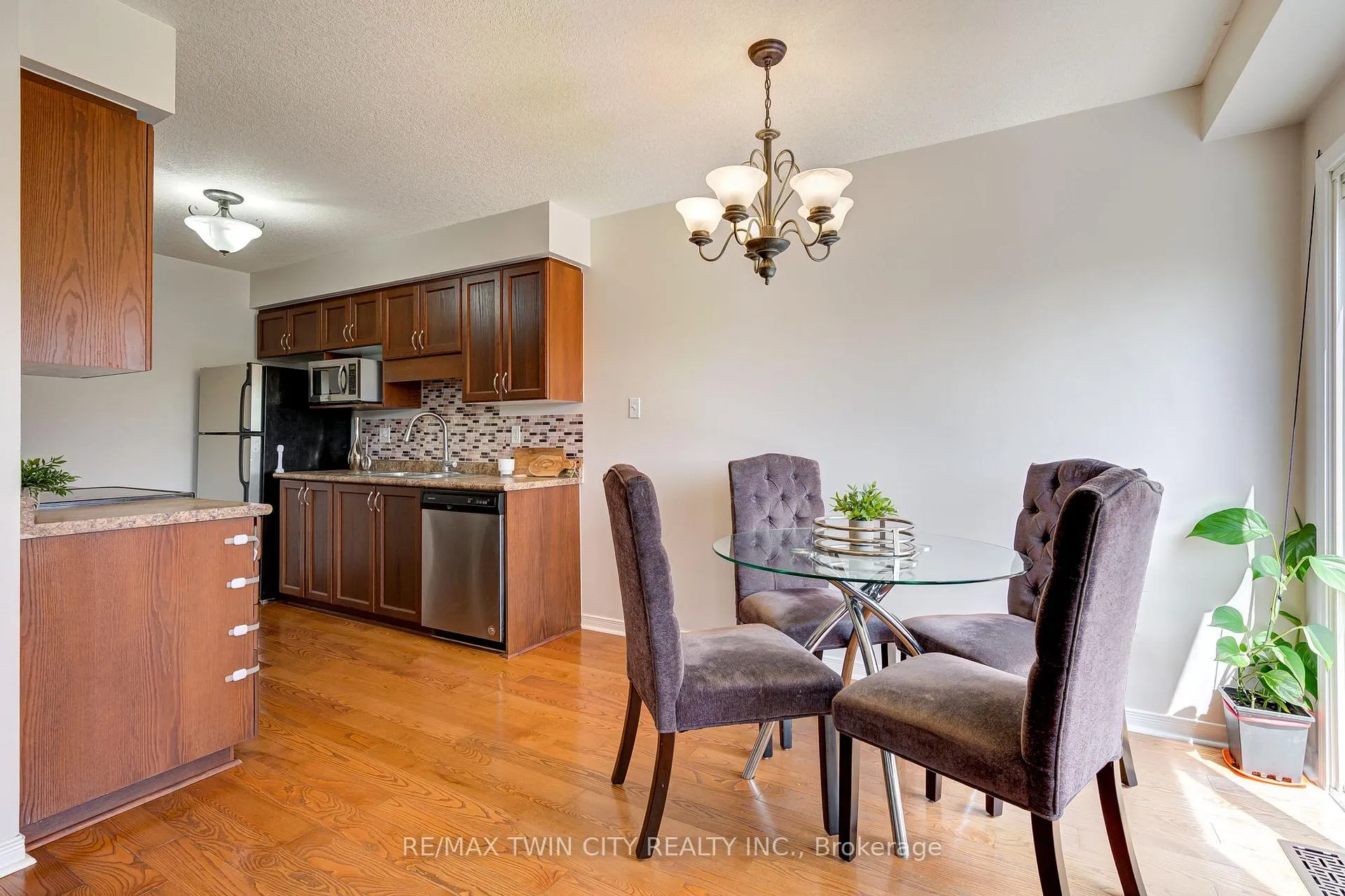 Photo 11 of Unit 20, 20 David Bergey Drive, Kitchener — HOMEH
