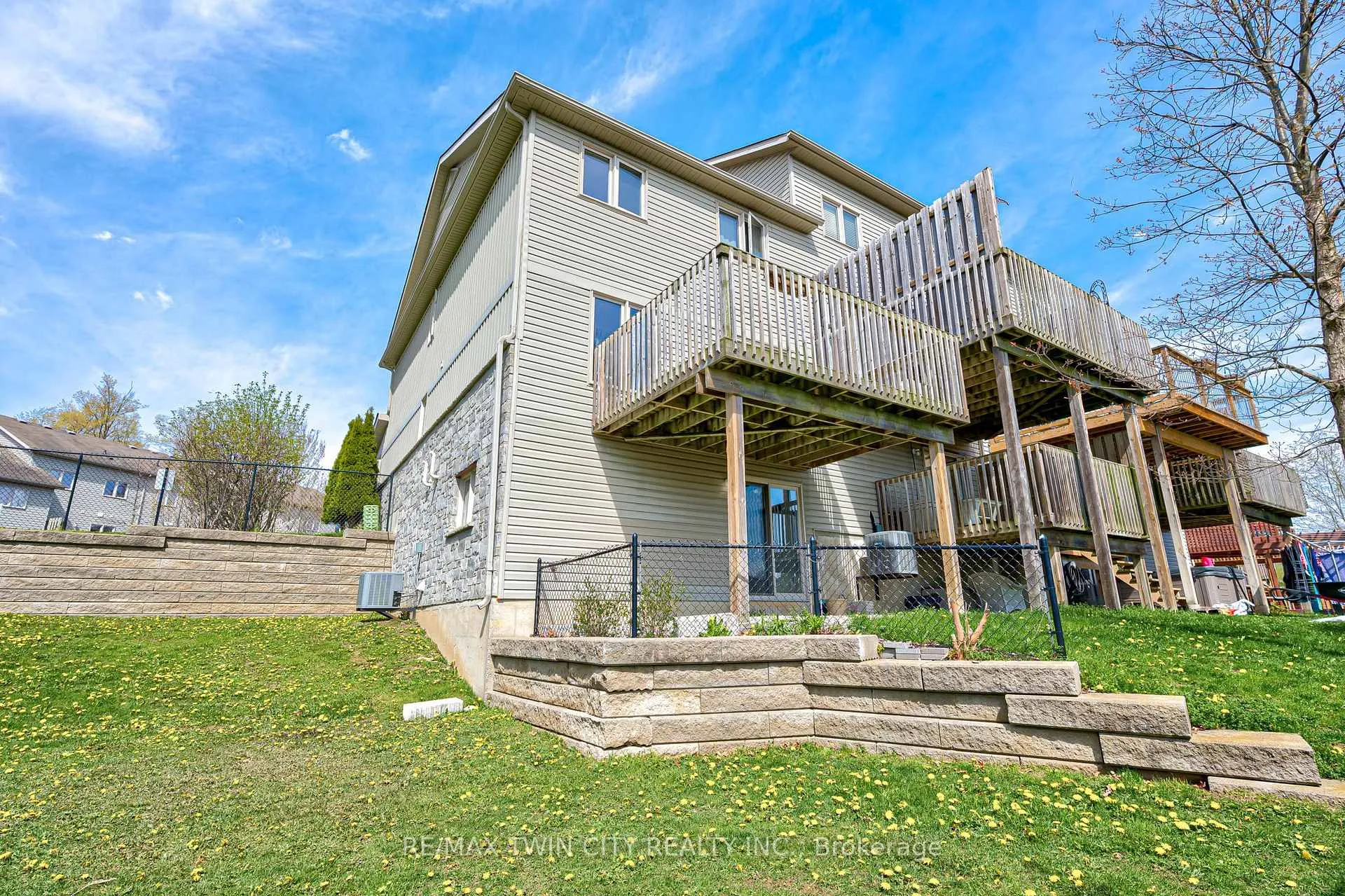 Photo 36 of Unit 20, 20 David Bergey Drive, Kitchener — HOMEH