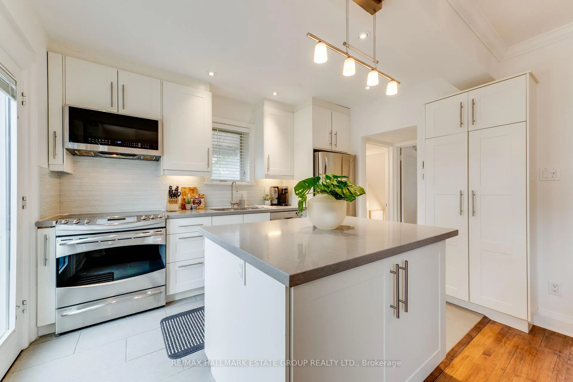 Photo 13 of 242 O'Connor Drive, Toronto, East York — HOMEH