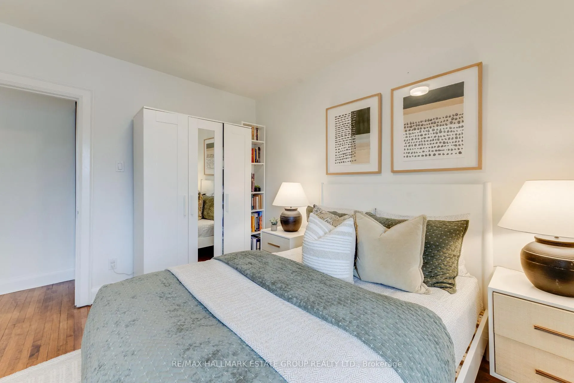 Photo 26 of 242 O'Connor Drive, Toronto, East York — HOMEH