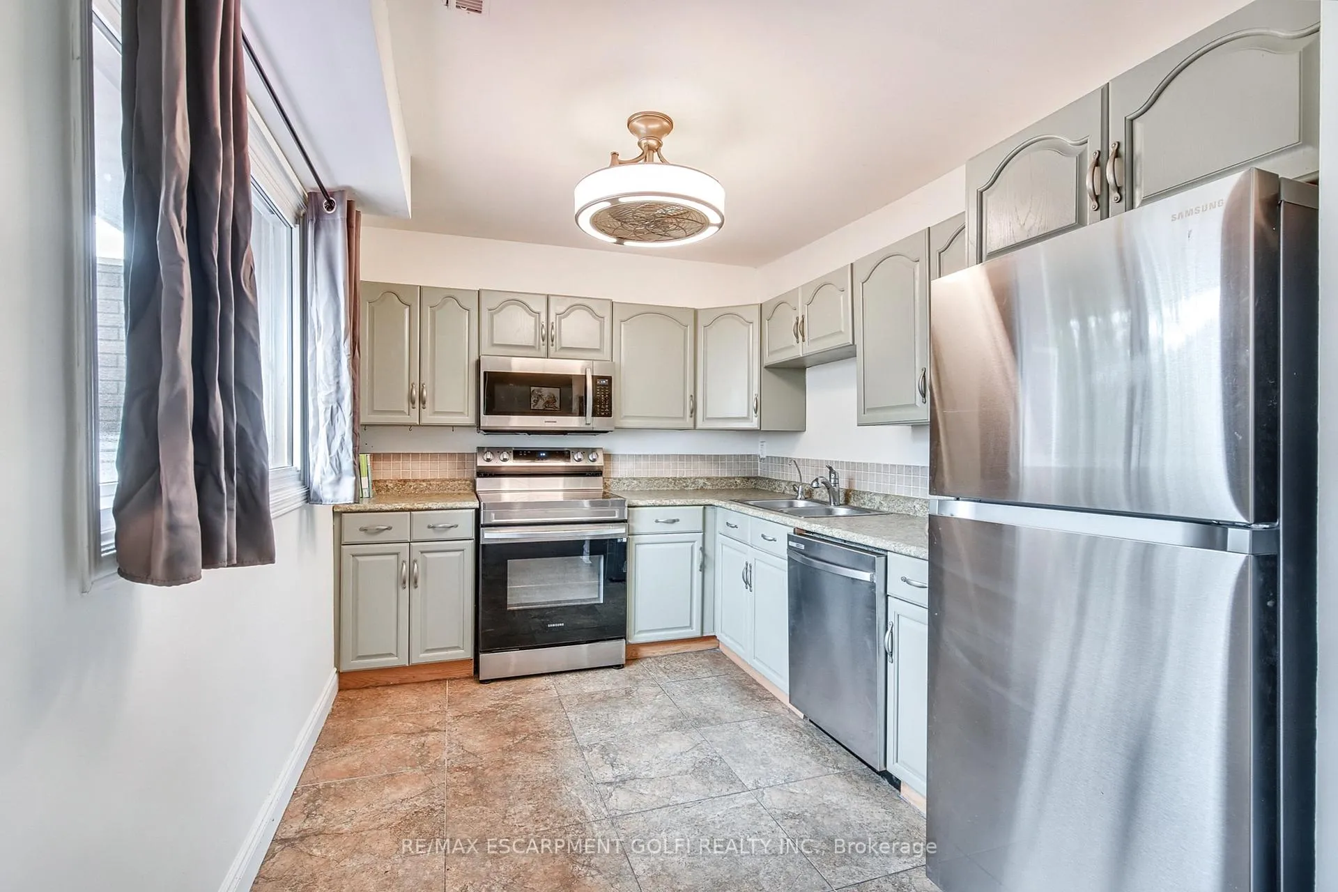 Photo 12 of Unit 2, 23 Watsons Lane, Hamilton, Cootes Paradise — HOMEH
