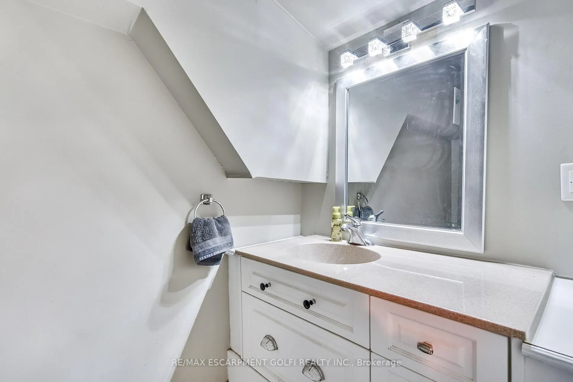 Photo 29 of Unit 2, 23 Watsons Lane, Hamilton, Cootes Paradise — HOMEH