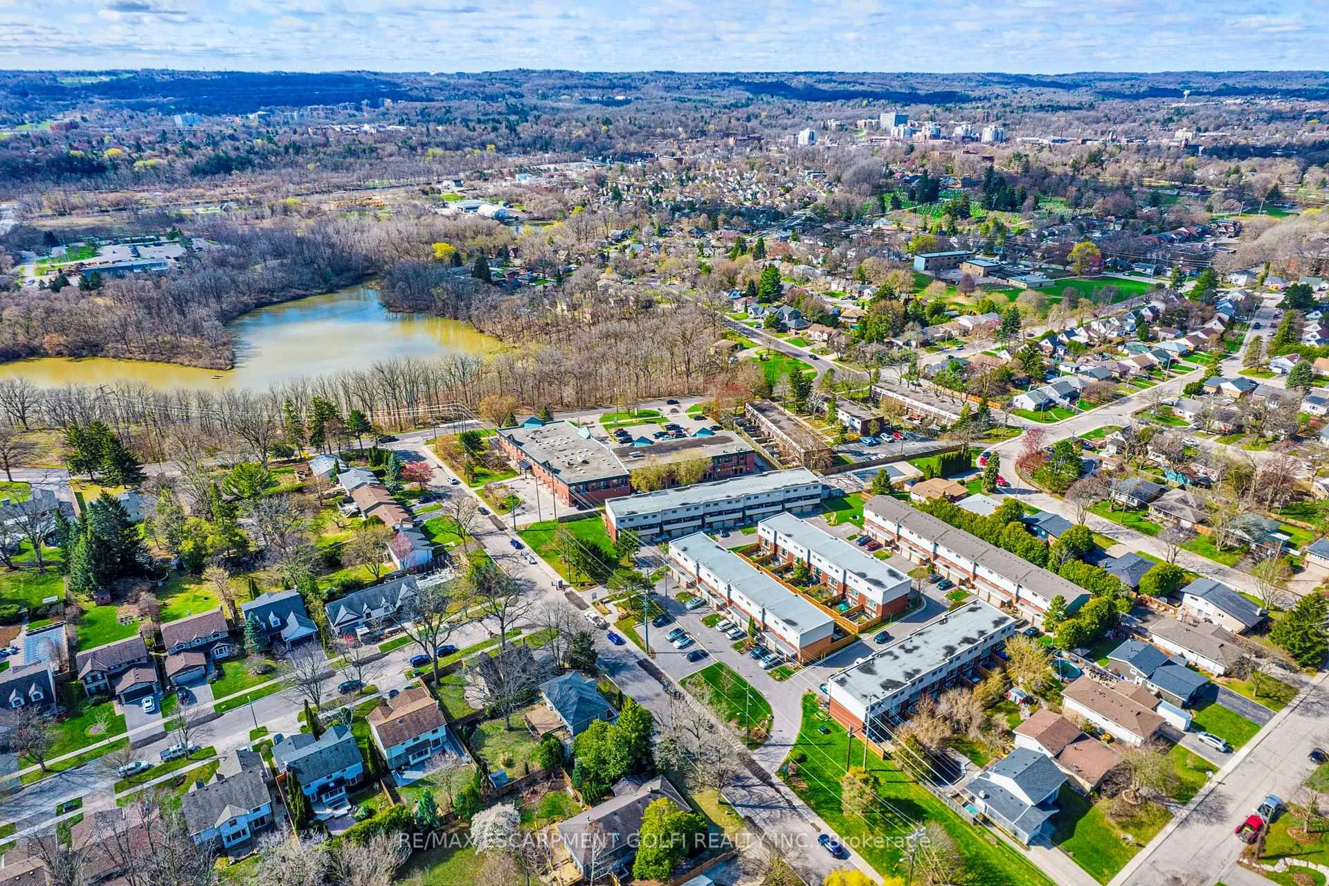 Photo 40 of Unit 2, 23 Watsons Lane, Hamilton, Cootes Paradise — HOMEH