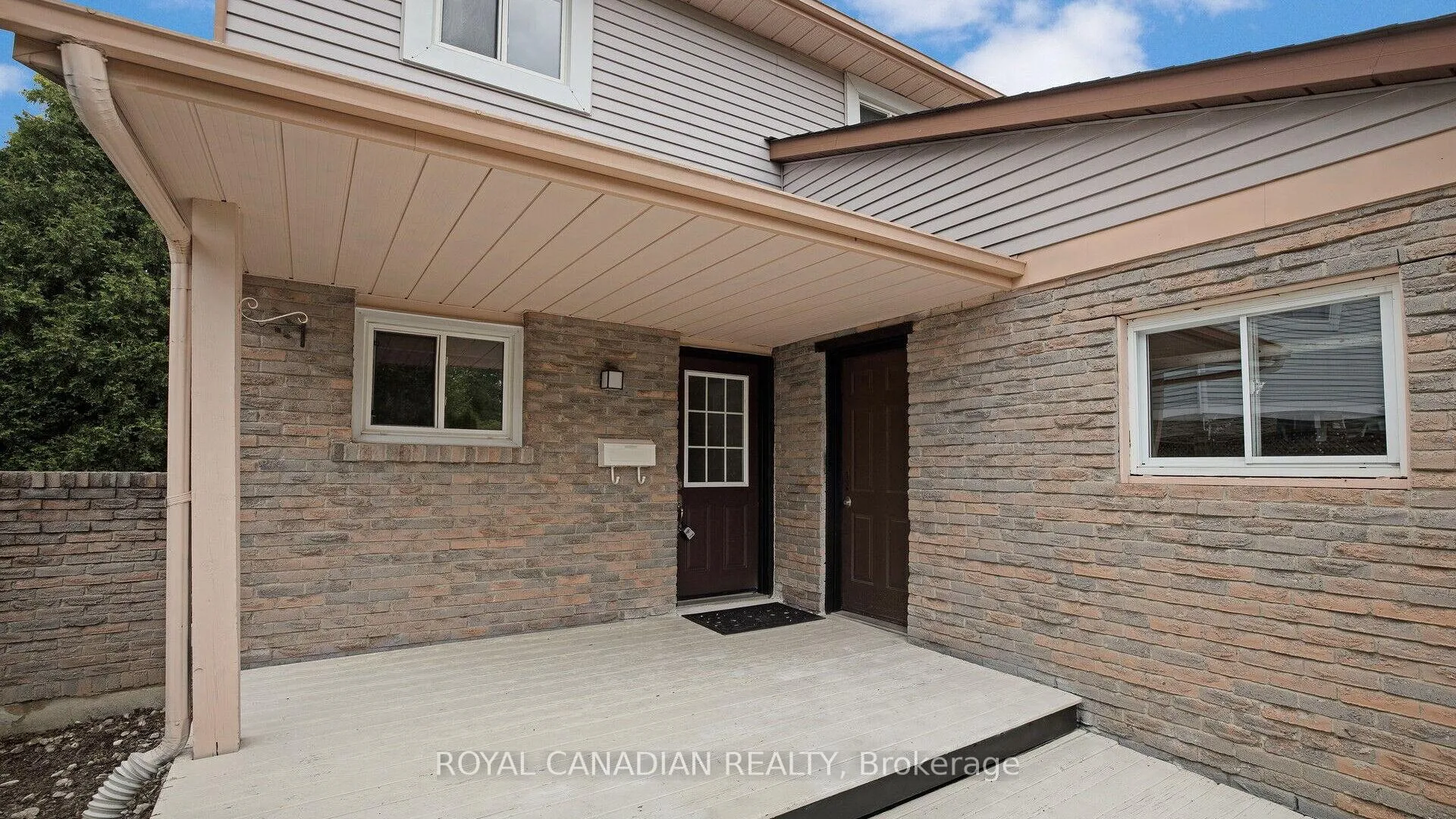 Photo 2 of 18 Wabash Court, Brampton, Heart Lake West — HOMEH