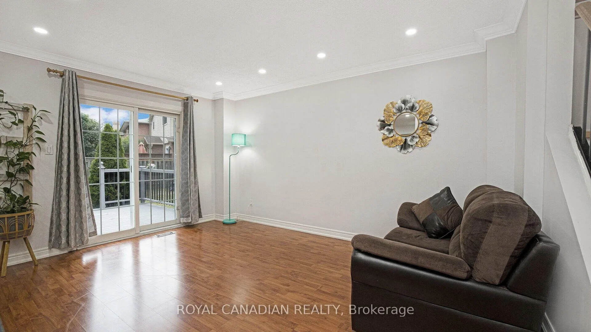Photo 4 of 18 Wabash Court, Brampton, Heart Lake West — HOMEH