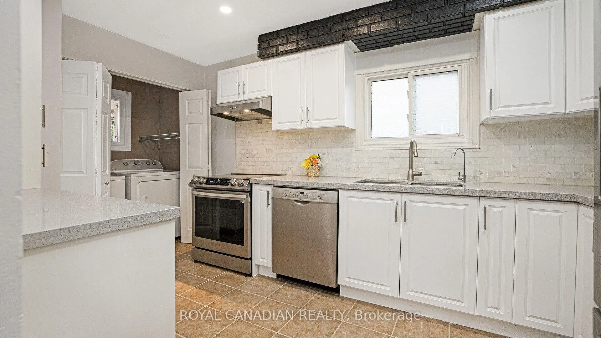 Photo 8 of 18 Wabash Court, Brampton, Heart Lake West — HOMEH