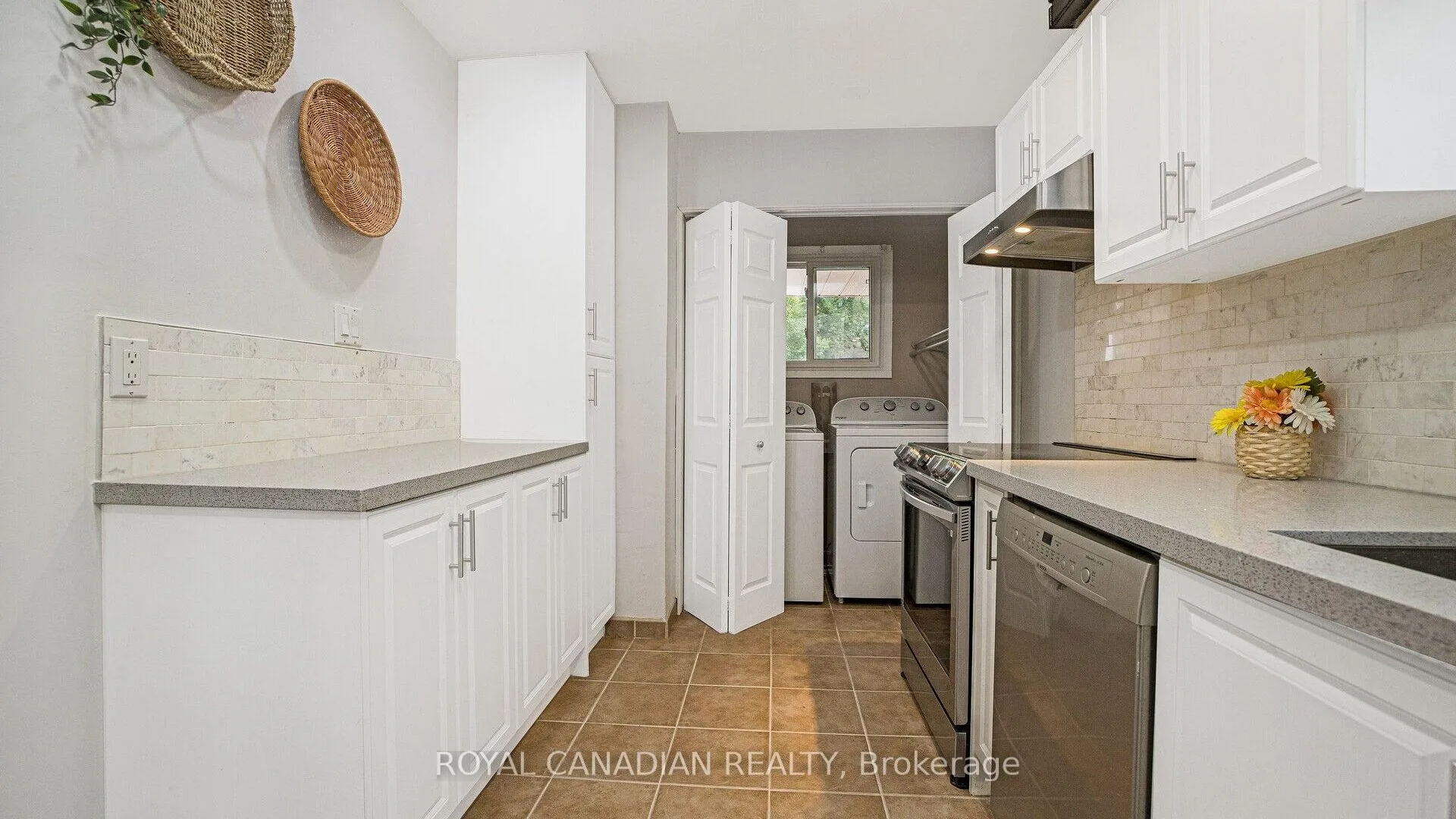 Photo 9 of 18 Wabash Court, Brampton, Heart Lake West — HOMEH