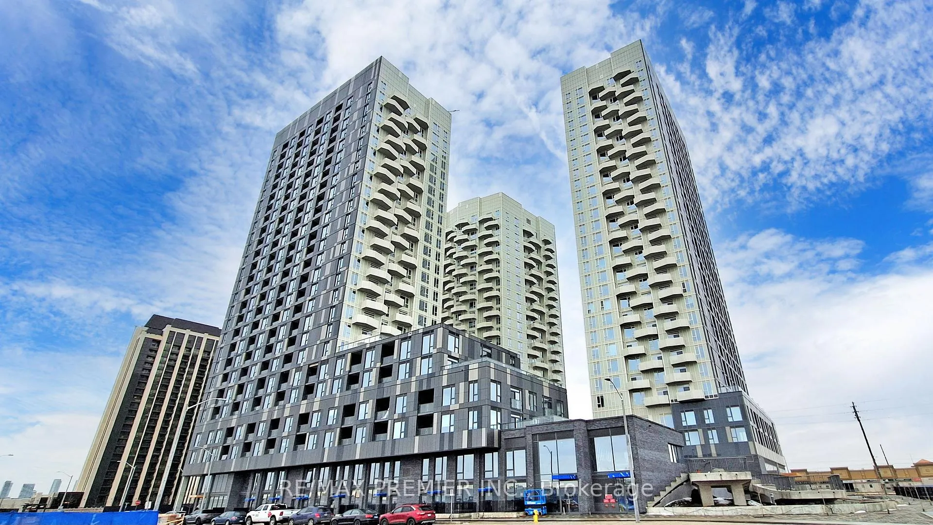 Front of Unit 1532, 498 Caldari Road